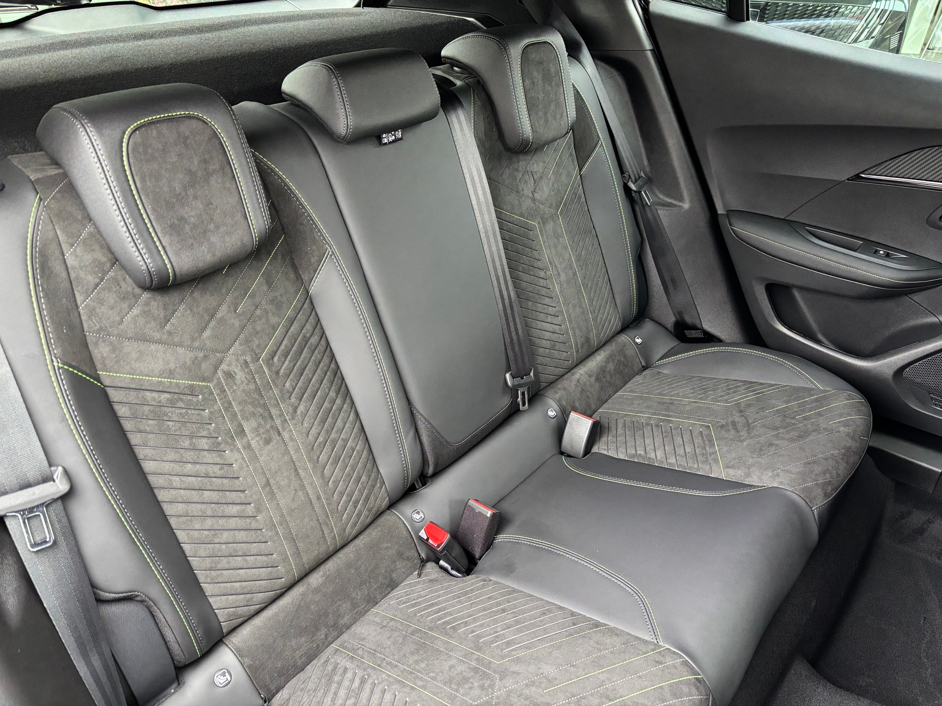PEUGEOT 2008 1.2 145 MHEV GT-image-9
