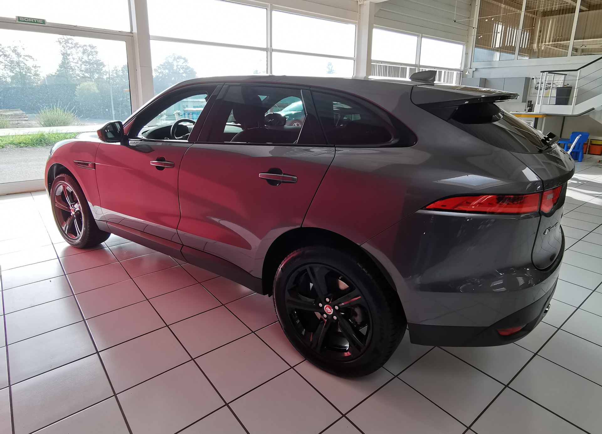 JAGUAR 2.0 T 300 Prestige AWD-image-2
