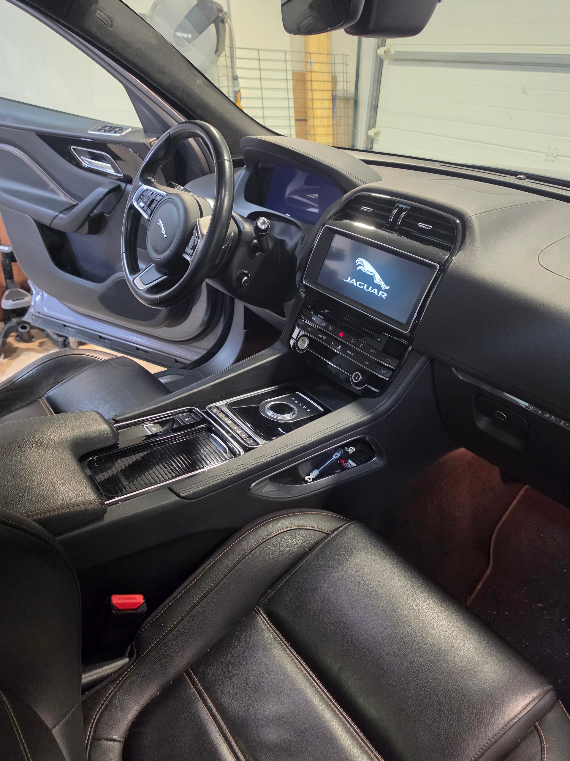 JAGUAR 2.0 T 300 Prestige AWD-image-5