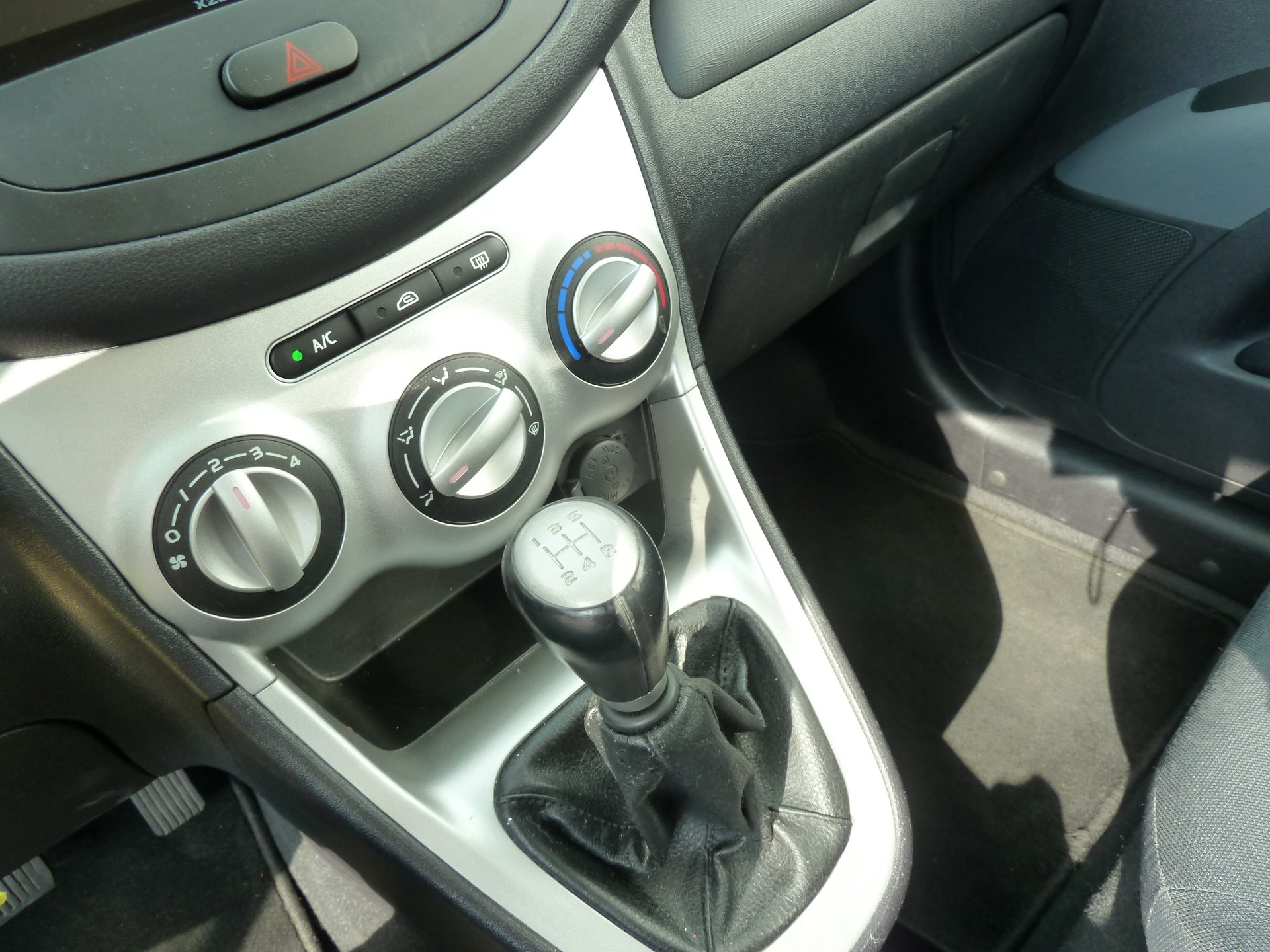 HYUNDAI i10 1.1 Comfort-image-14