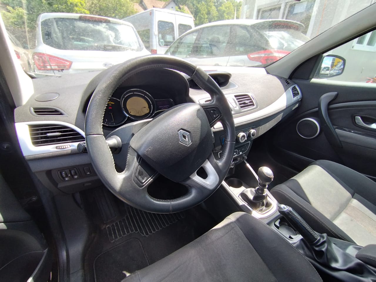 RENAULT Mégane 1.5 dCi Dynamique-image-10