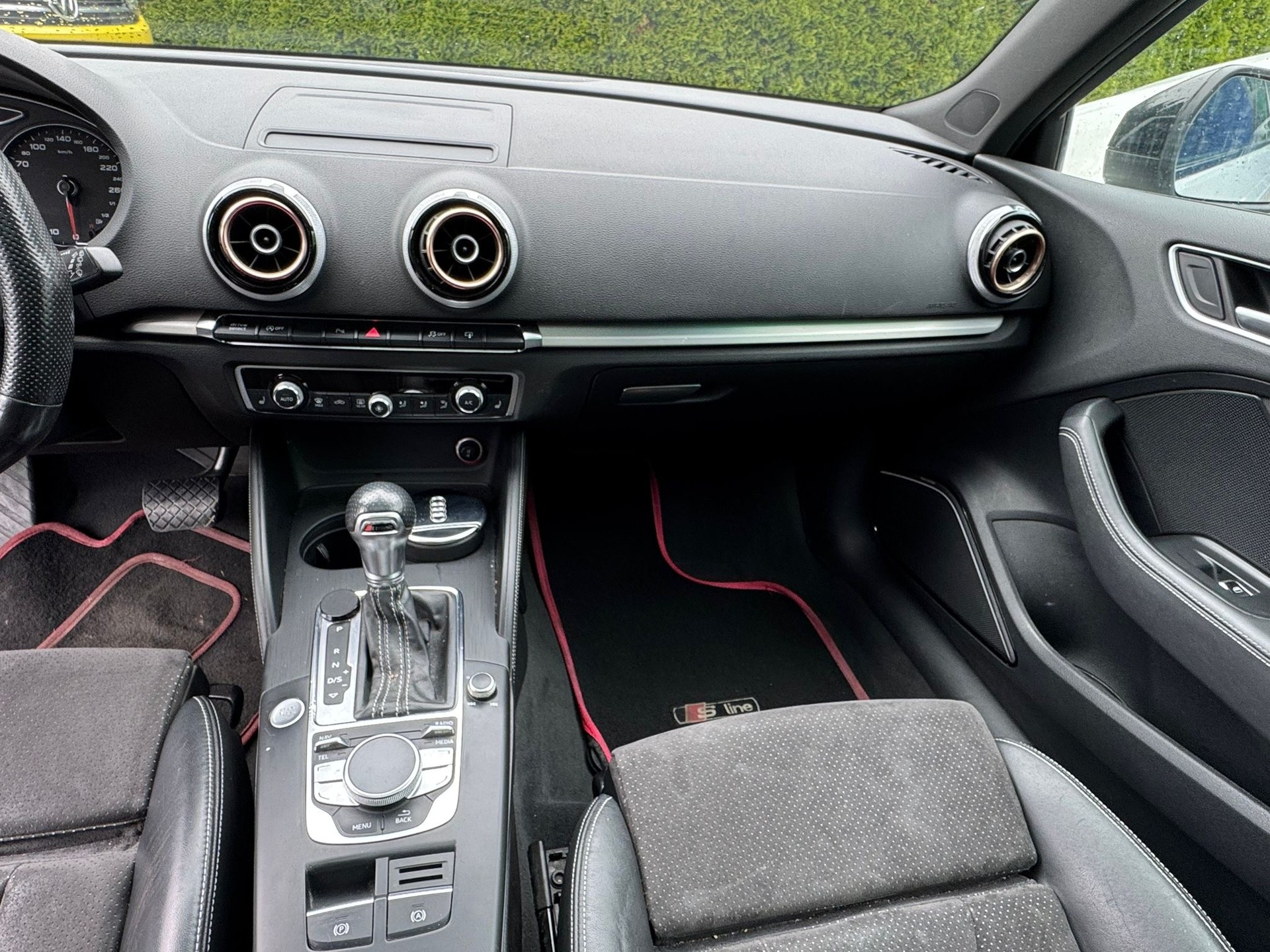 AUDI A3 2.0 TDI Ambition S-tronic-image-8