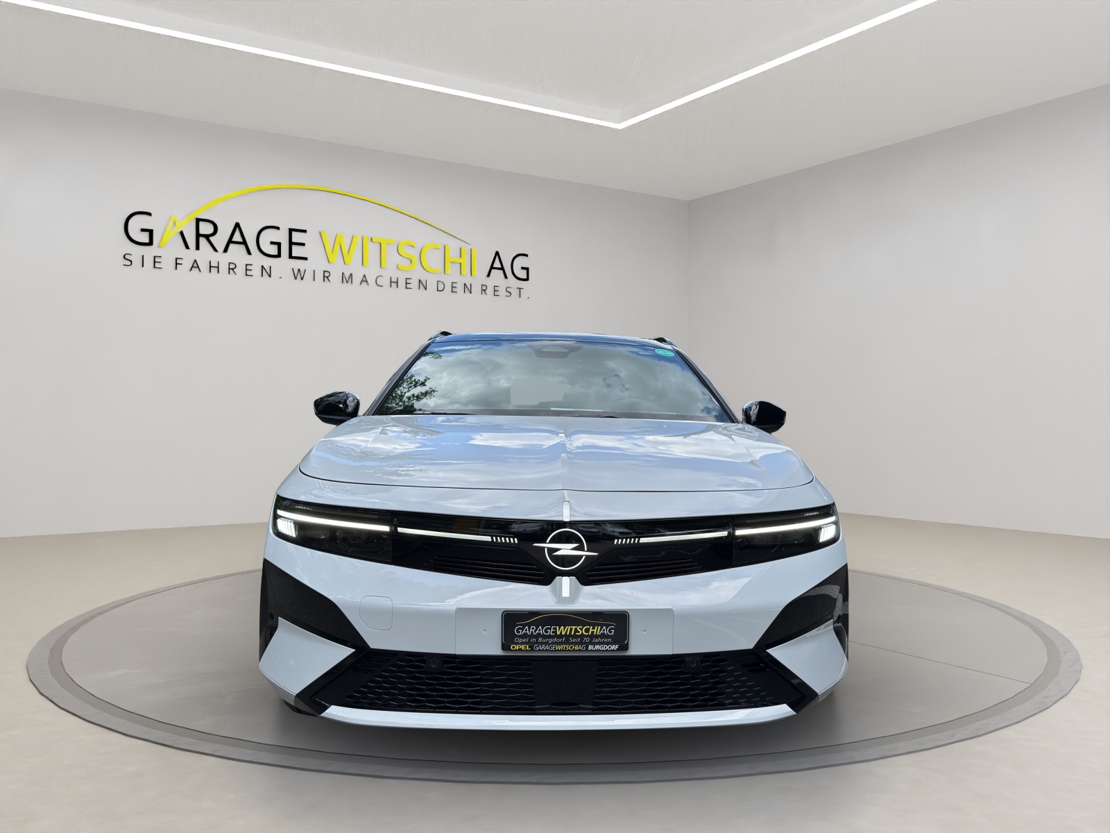 OPEL Astra Electric Sports Tourer Ultimate-showroom-element-2