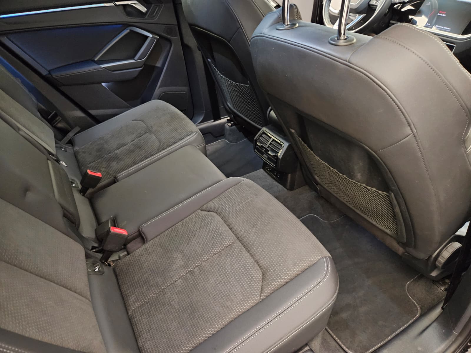 AUDI Q3 40 TFSI S line quattro S-tronic-image-13