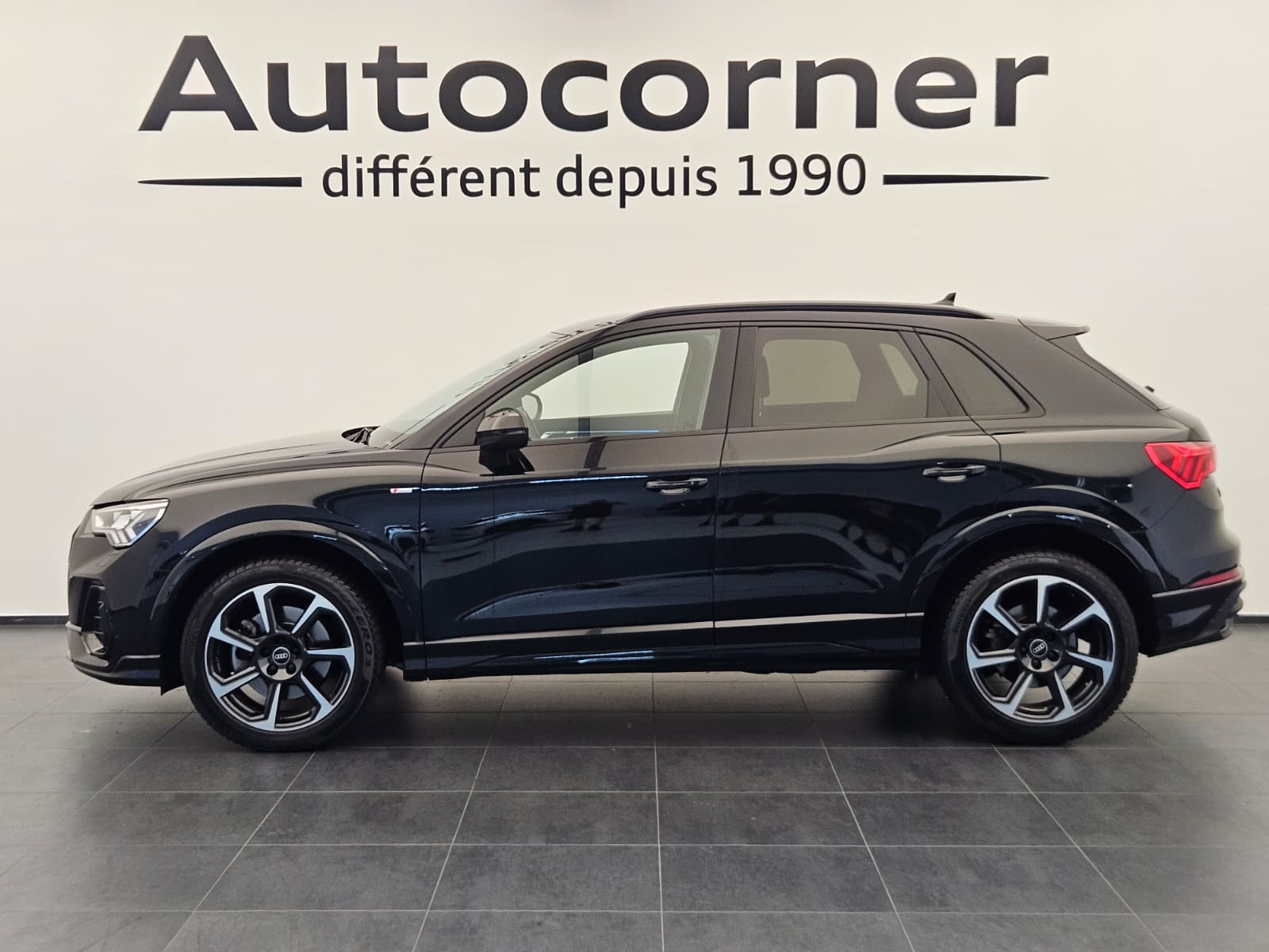 AUDI Q3 40 TFSI S line quattro S-tronic-showroom-element-1