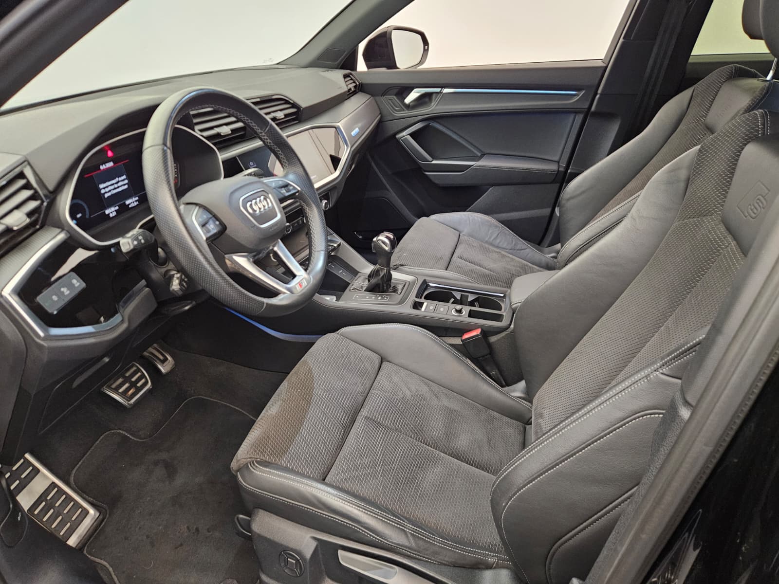 AUDI Q3 40 TFSI S line quattro S-tronic-image-10