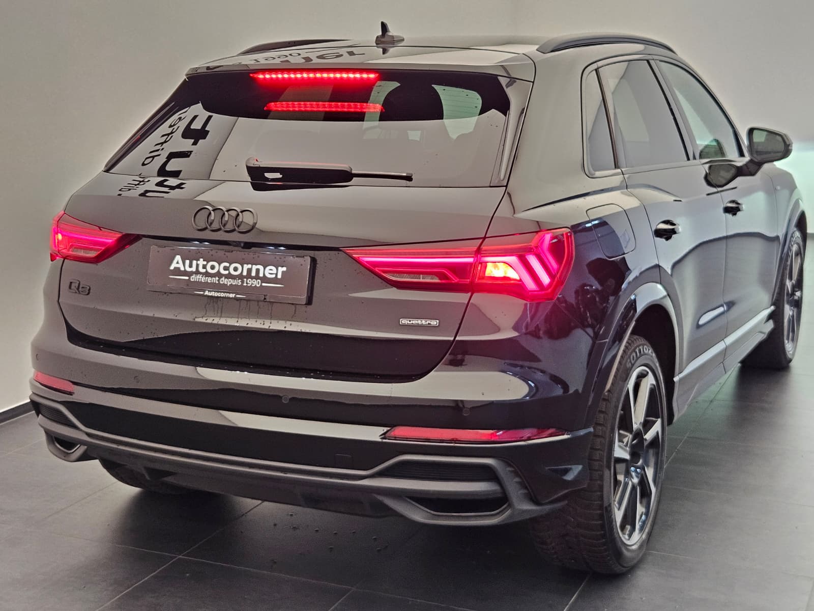 AUDI Q3 40 TFSI S line quattro S-tronic-image-6