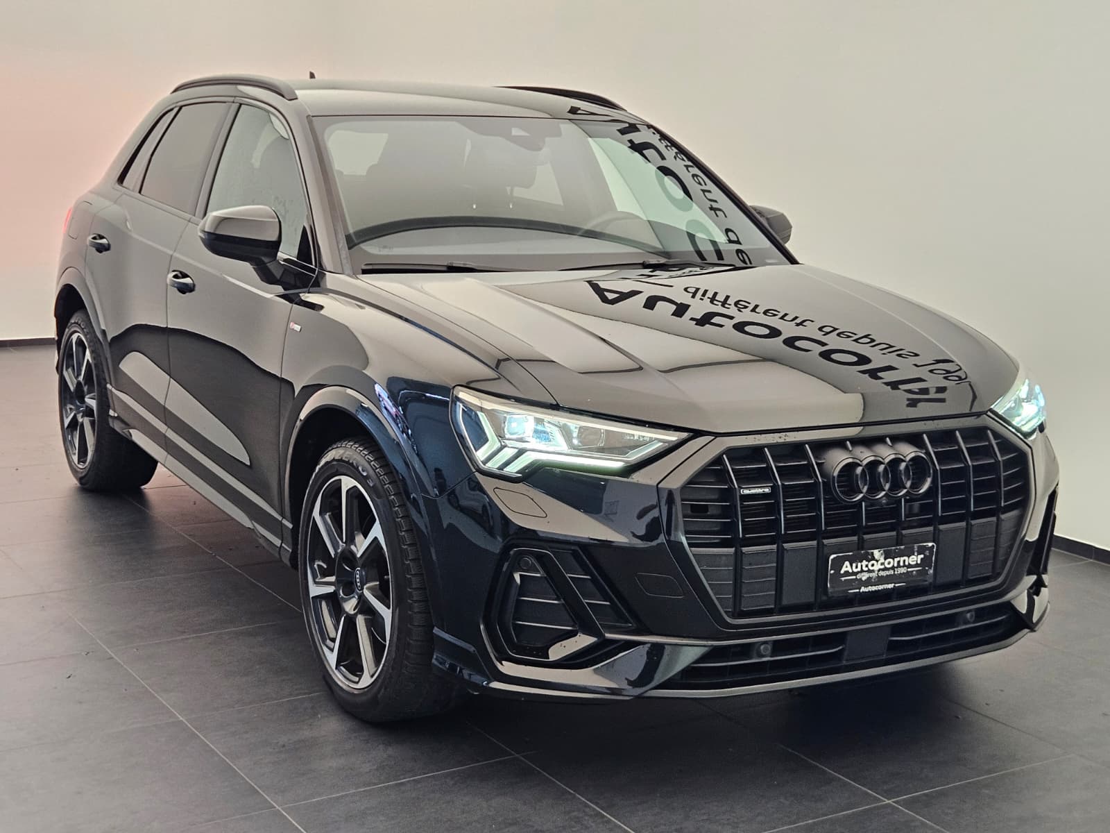 AUDI Q3 40 TFSI S line quattro S-tronic-image-4