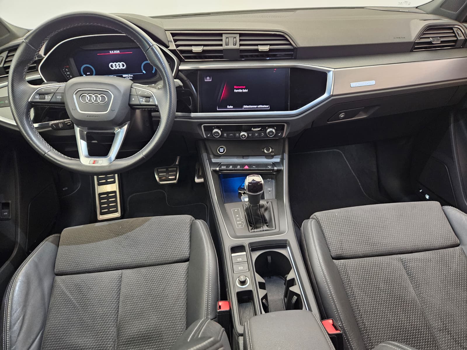 AUDI Q3 40 TFSI S line quattro S-tronic-image-9