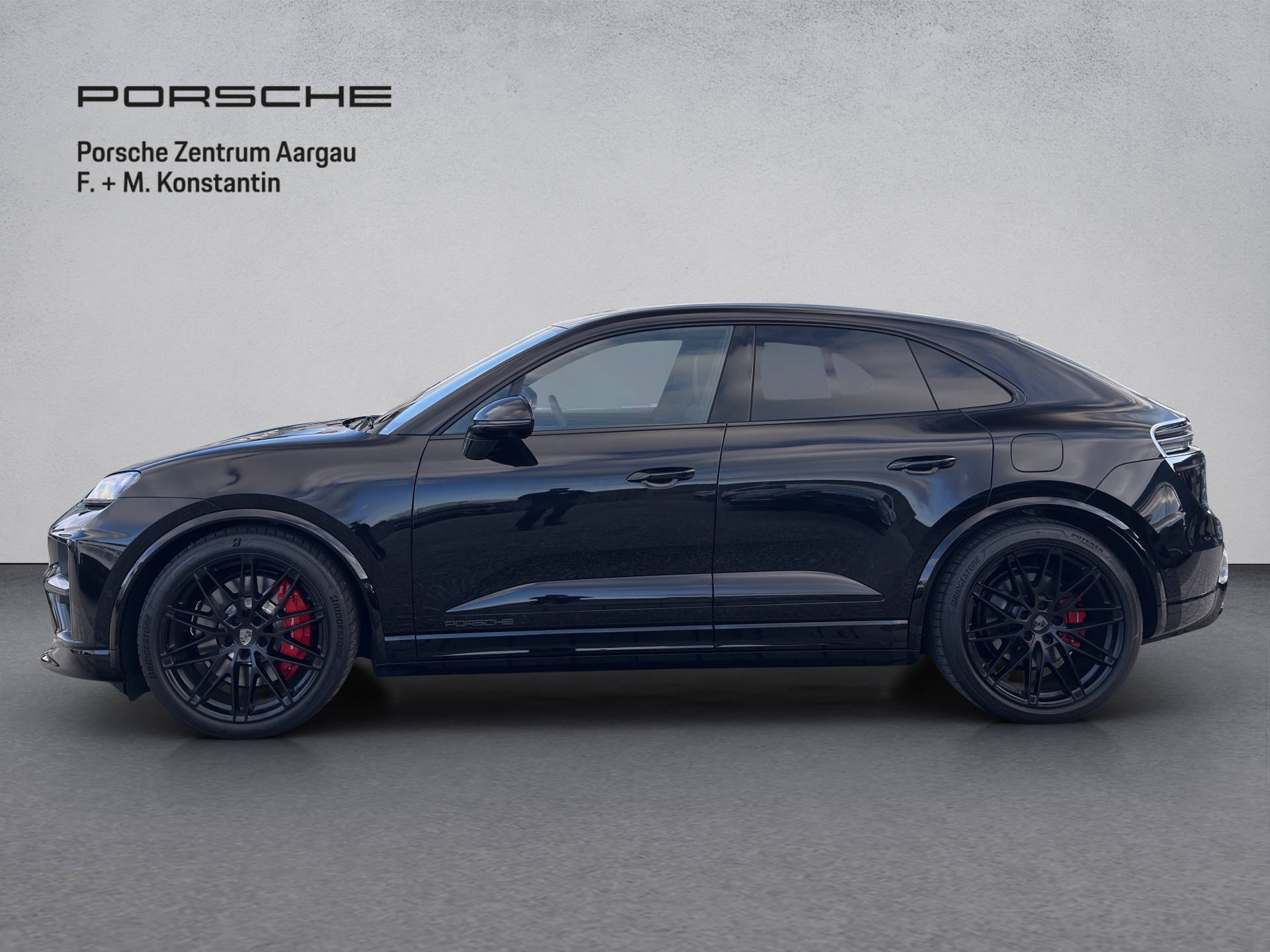 PORSCHE Macan Turbo-image-2