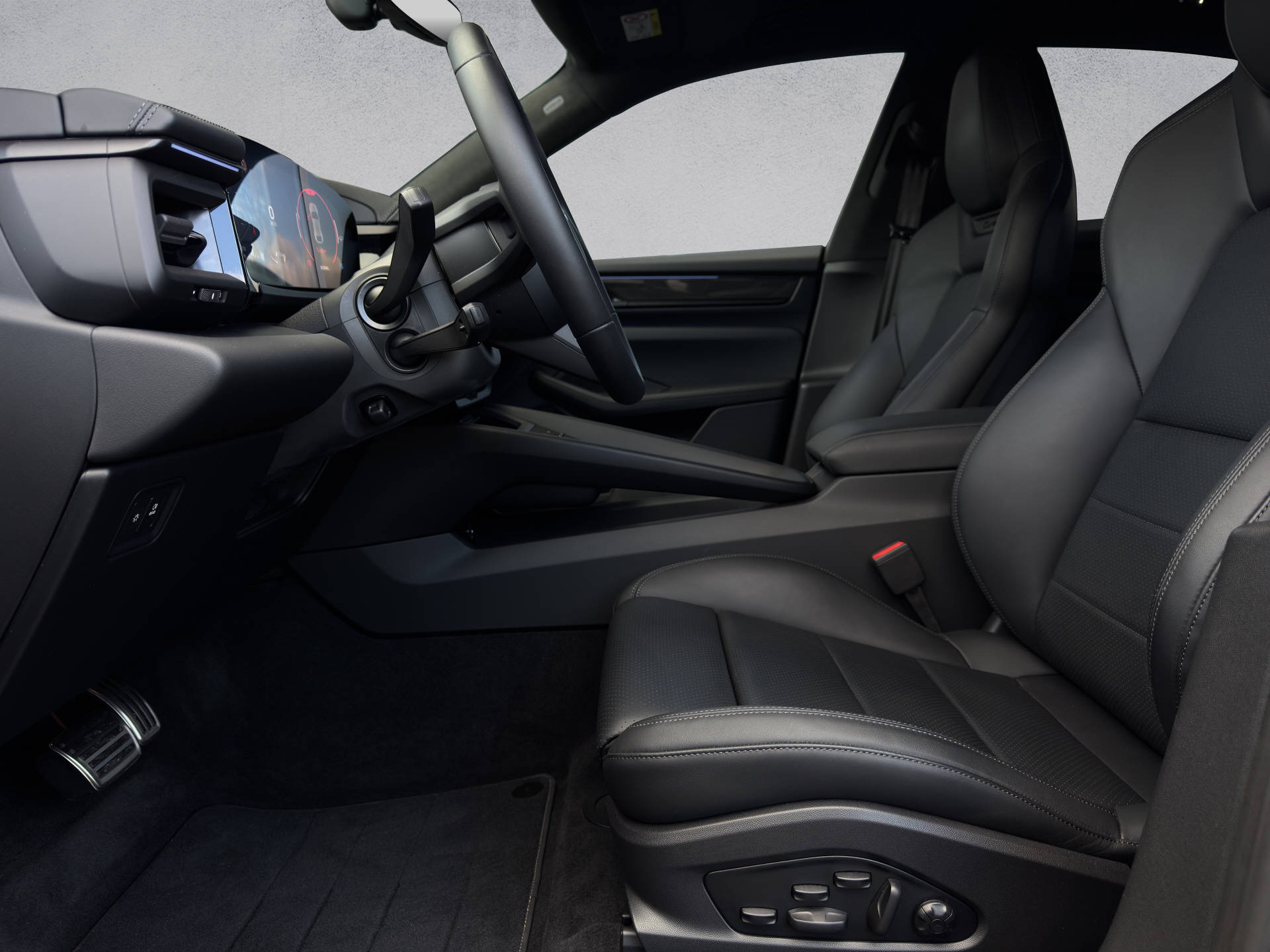 PORSCHE Macan Turbo-image-7