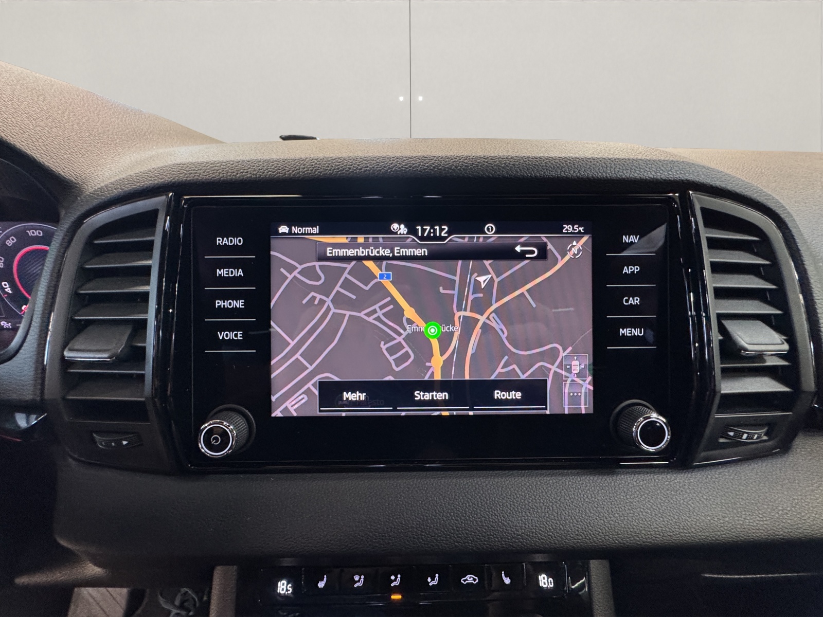 SKODA Karoq 2.0 TDI SportLine 4x4 DSG-image-10