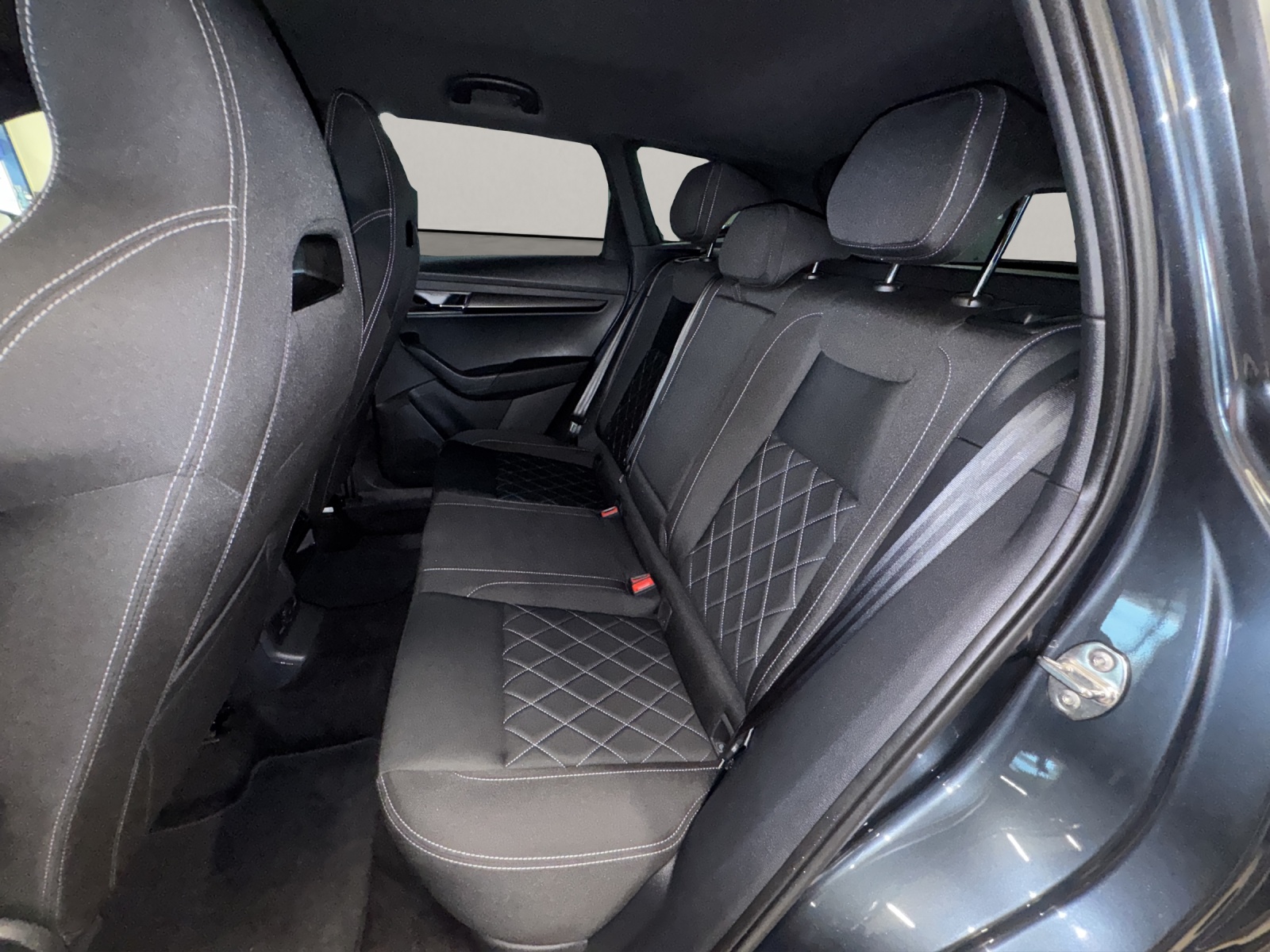 SKODA Karoq 2.0 TDI SportLine 4x4 DSG-image-13