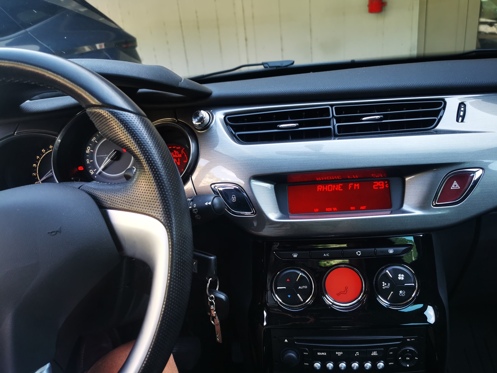 CITROEN C3 1.4i 16V Exclusive EGS5-image-9