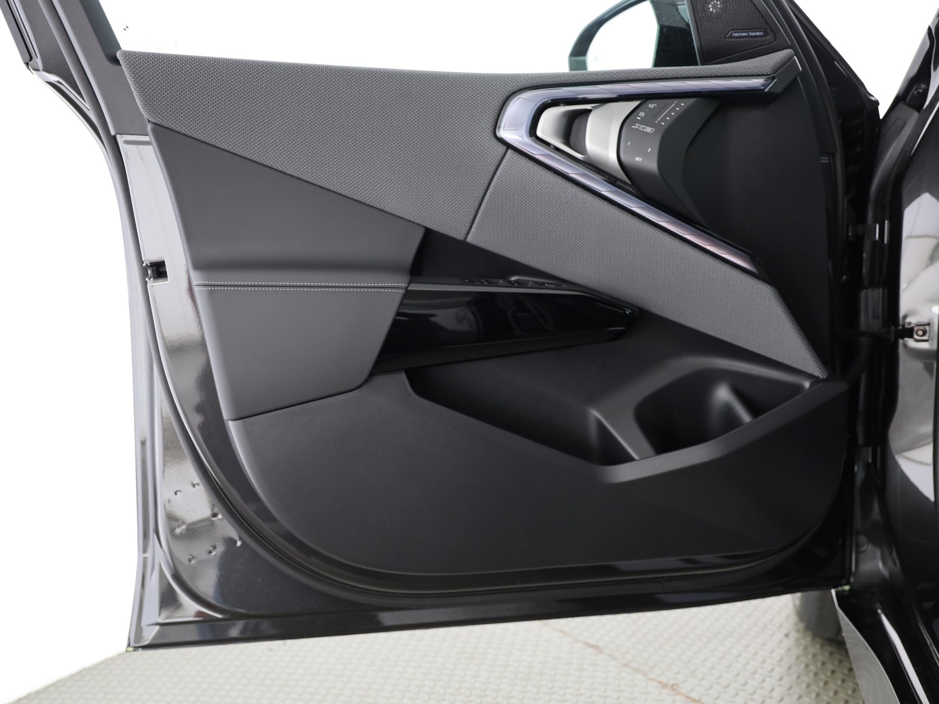 BMW X3 M50i-image-9