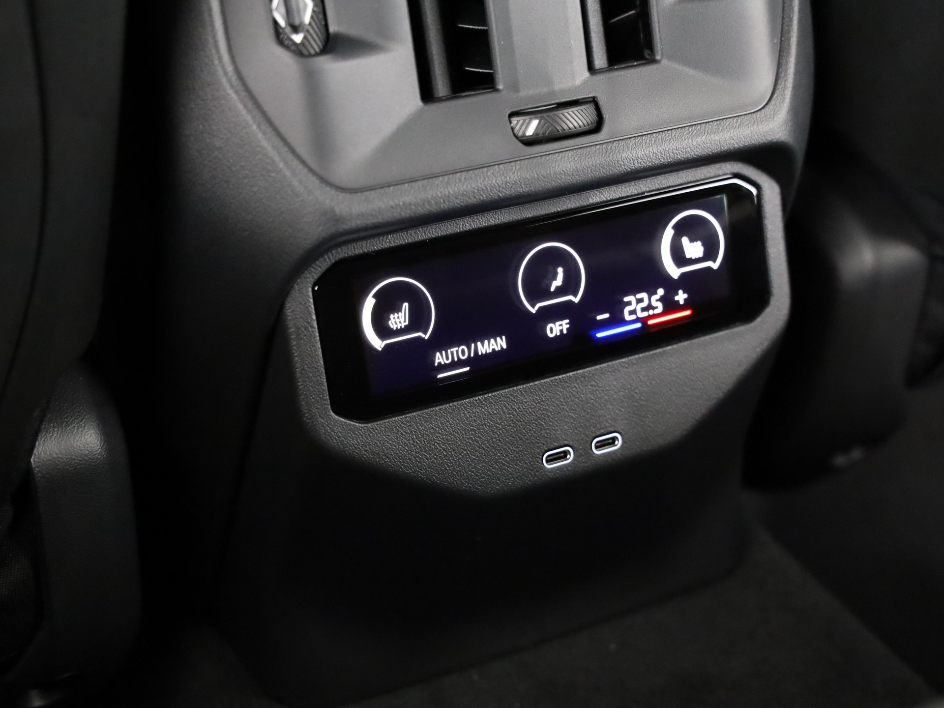BMW X3 M50i-image-16