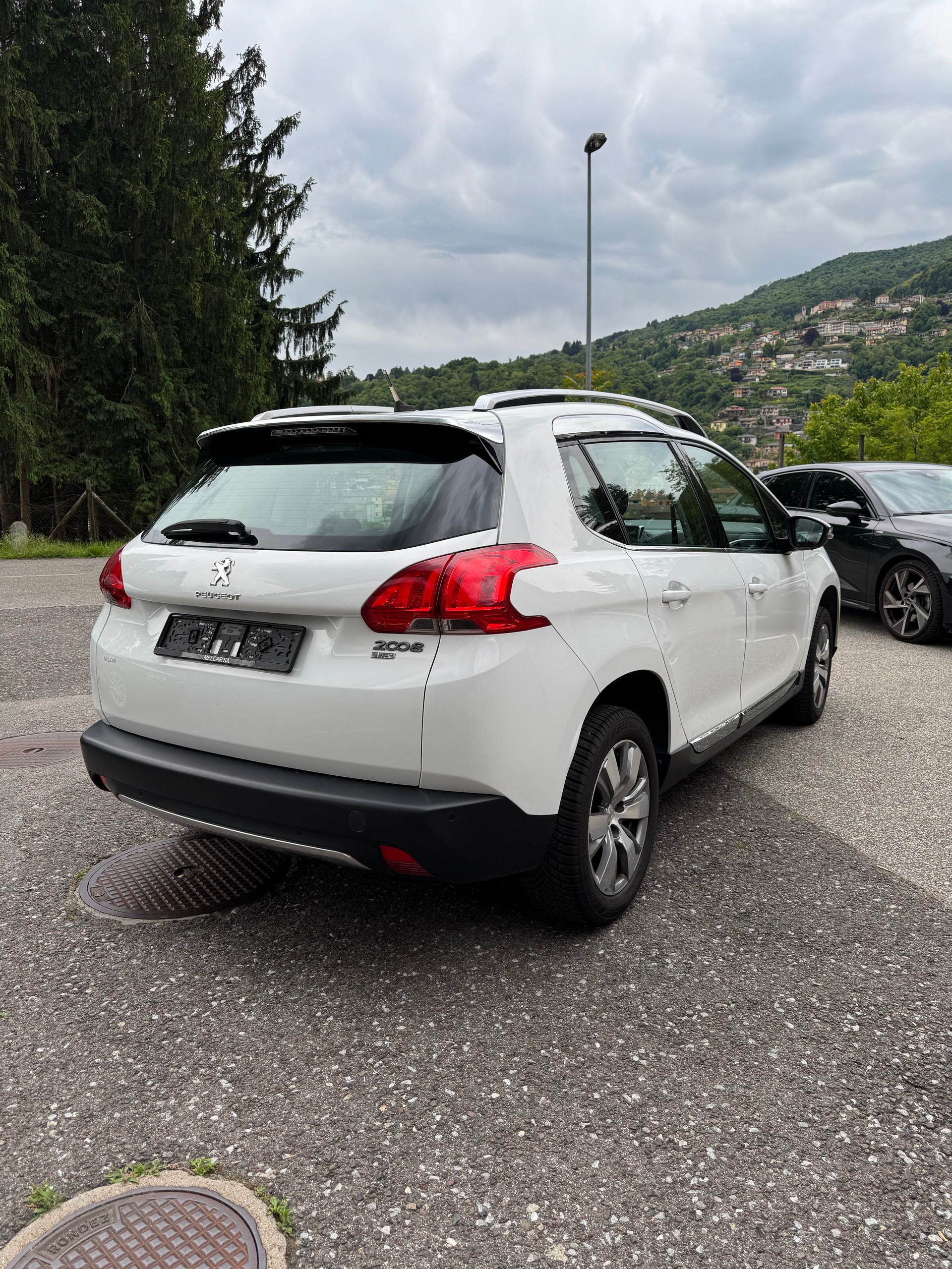 PEUGEOT 1.2 PureTech 110 Allure S/S-image-2
