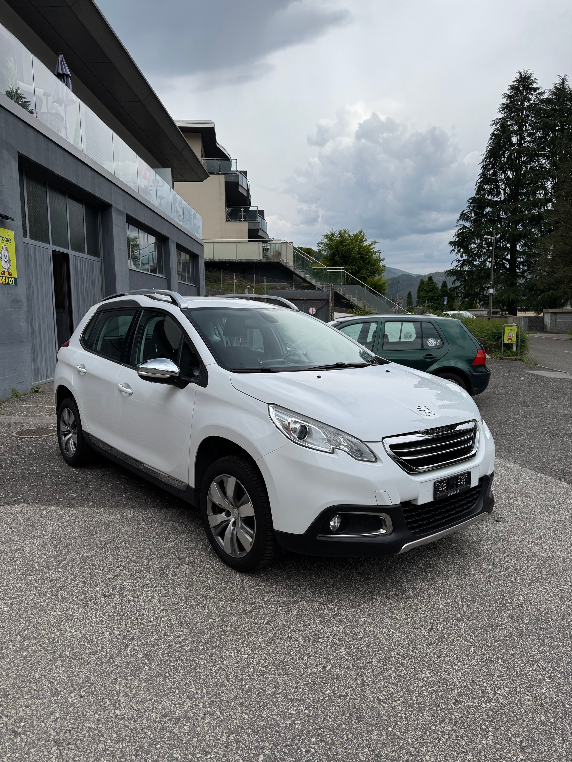 PEUGEOT 1.2 PureTech 110 Allure S/S-image-0