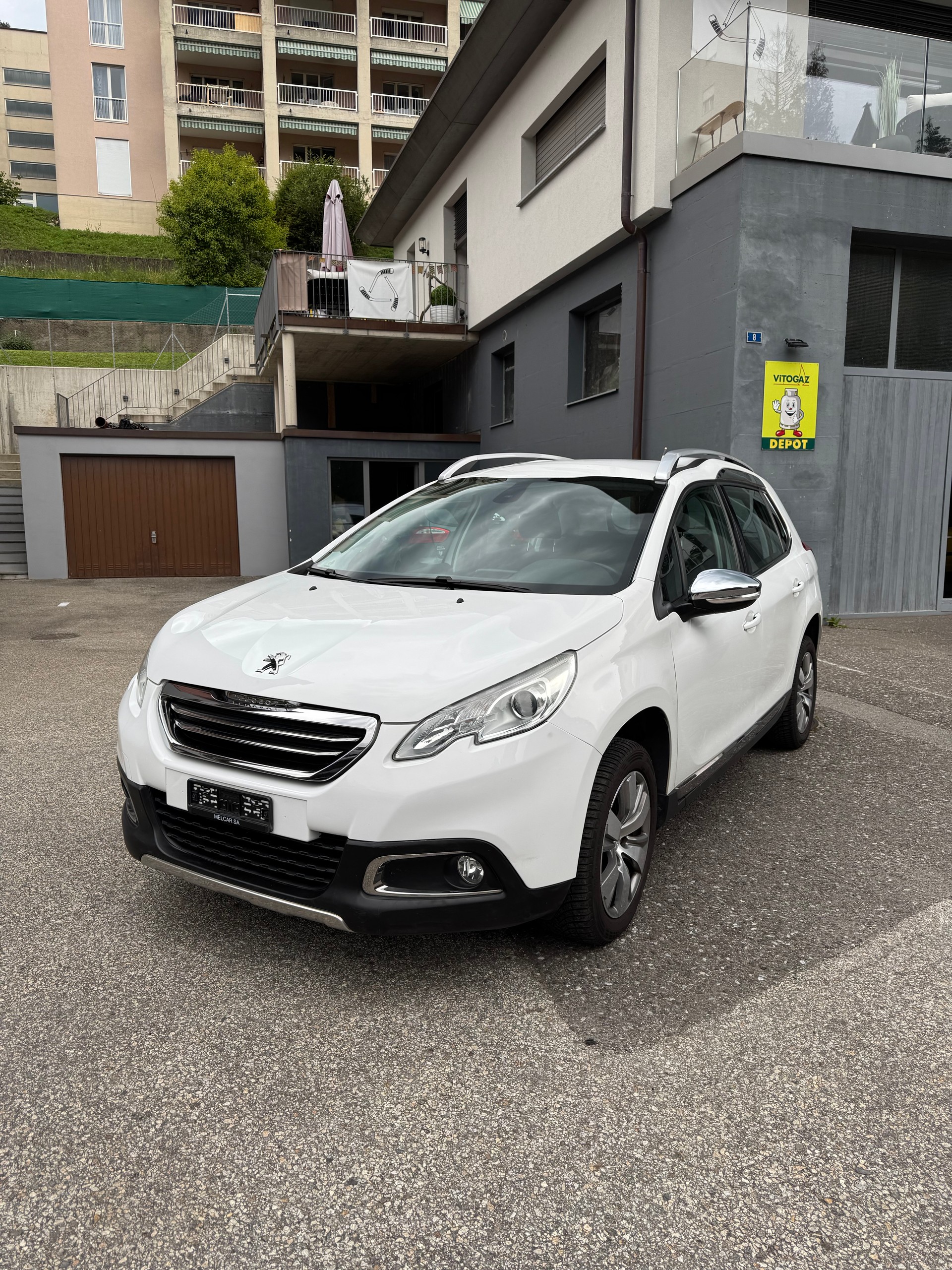 PEUGEOT 1.2 PureTech 110 Allure S/S-image-1