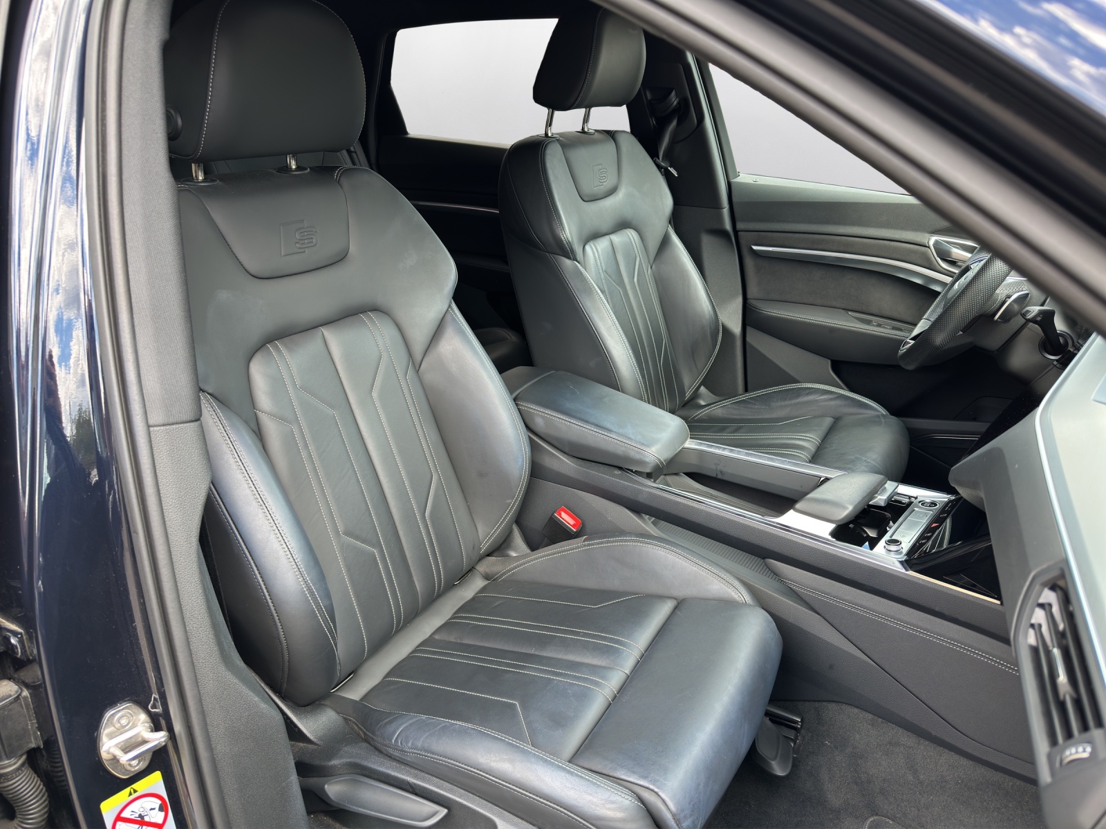 AUDI e-tron 55 S Line Black Edition quattro-image-13