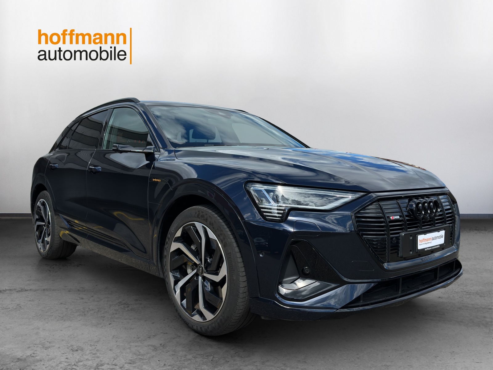AUDI e-tron 55 S Line Black Edition quattro-image-2