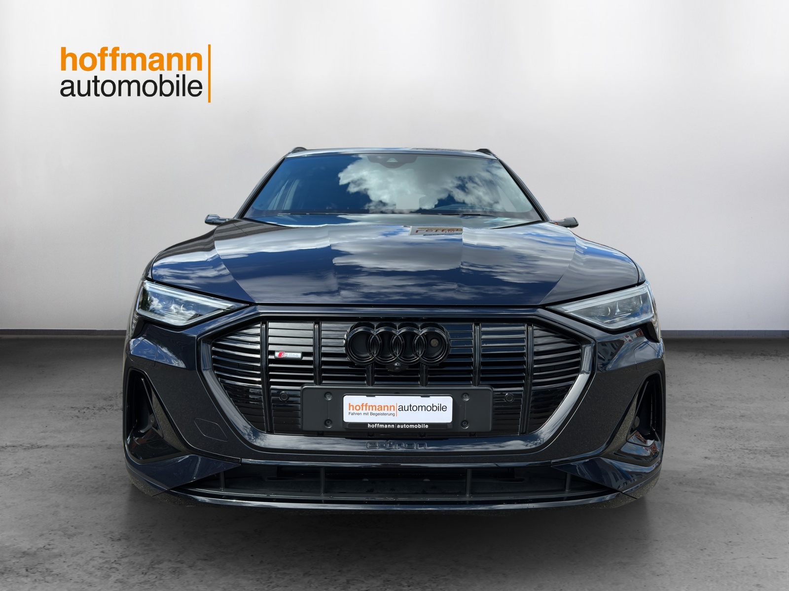 AUDI e-tron 55 S Line Black Edition quattro-image-1