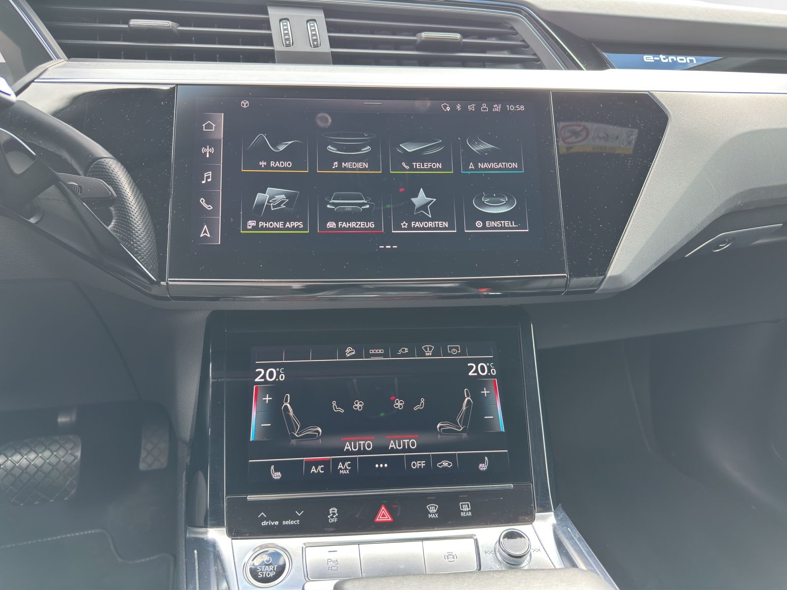 AUDI e-tron 55 S Line Black Edition quattro-image-8