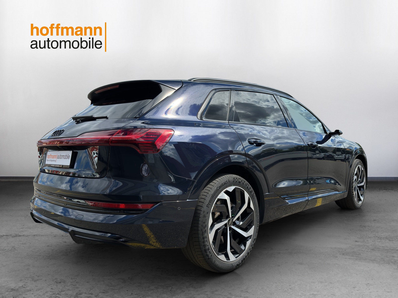 AUDI e-tron 55 S Line Black Edition quattro-image-3