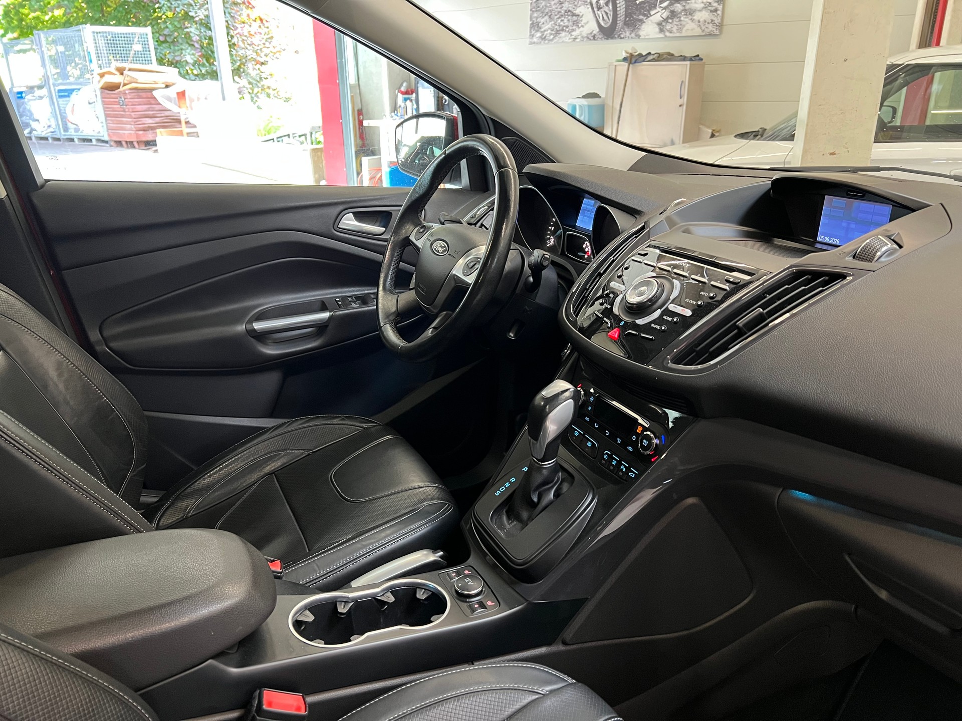 FORD Kuga 2.0 TDCi Titanium S 4WD PowerShift-image-4