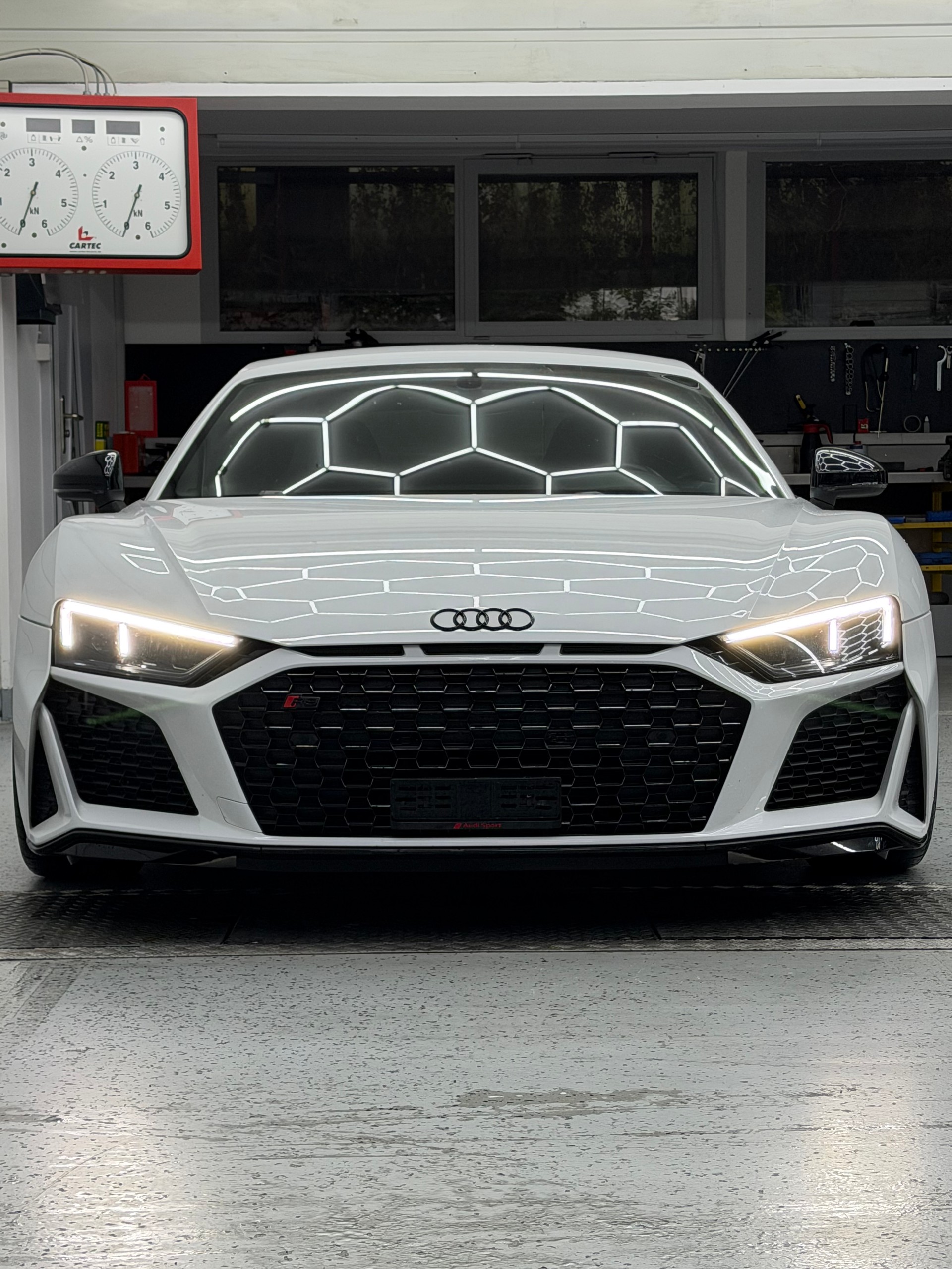 AUDI R8 Coupé RWD S-Tronic-image-1