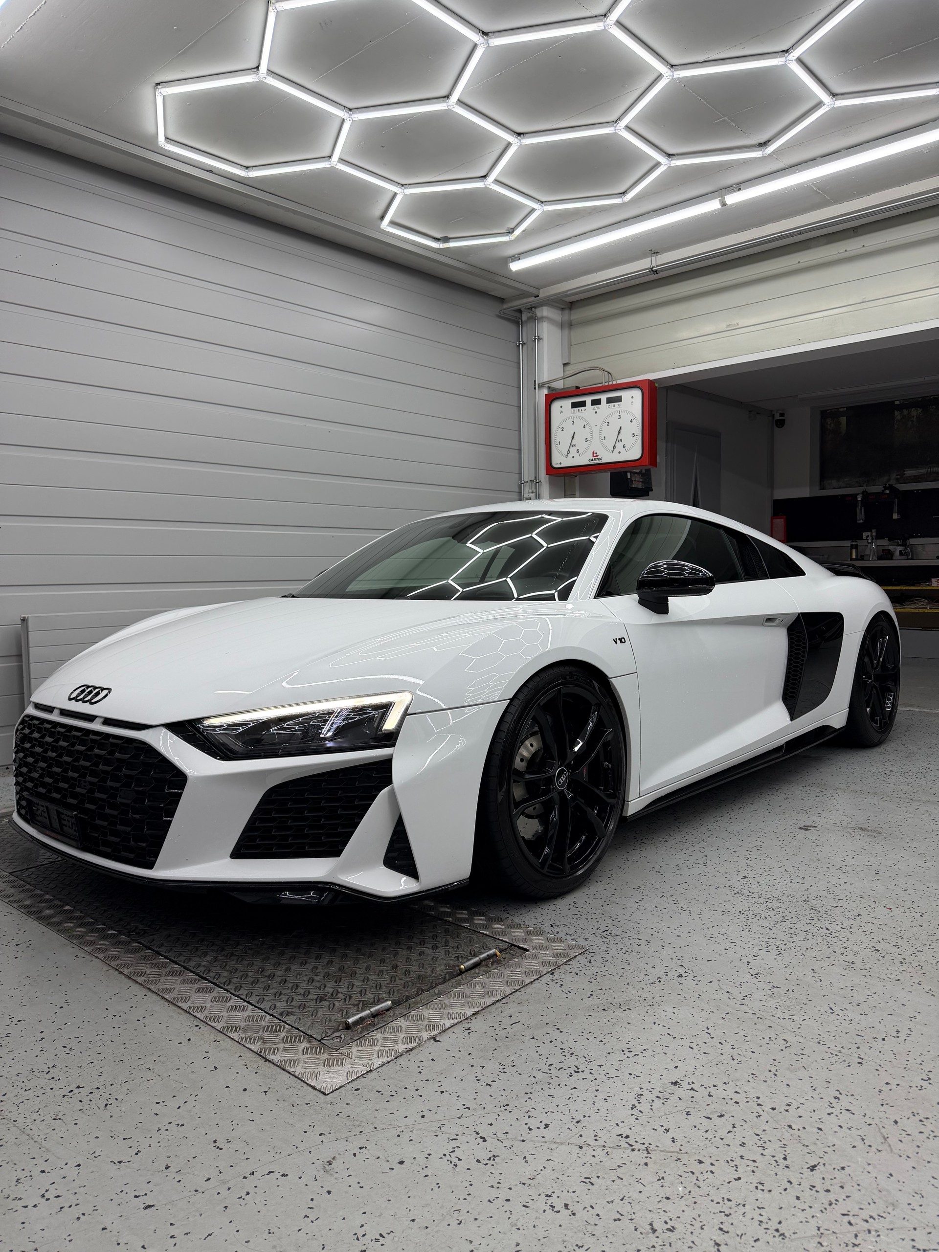 AUDI R8 Coupé RWD S-Tronic-image-0