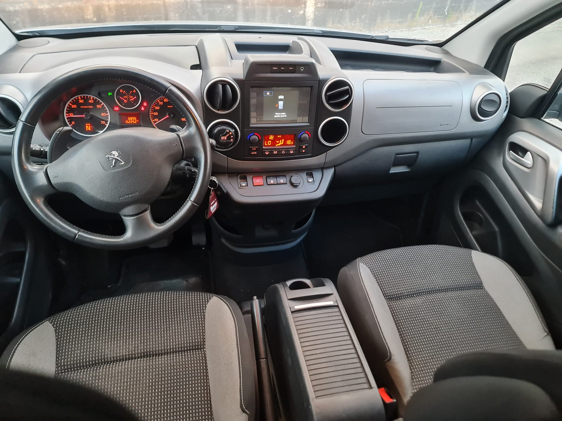 PEUGEOT Partner 1.6 BlueHDi Active ETG6-image-10