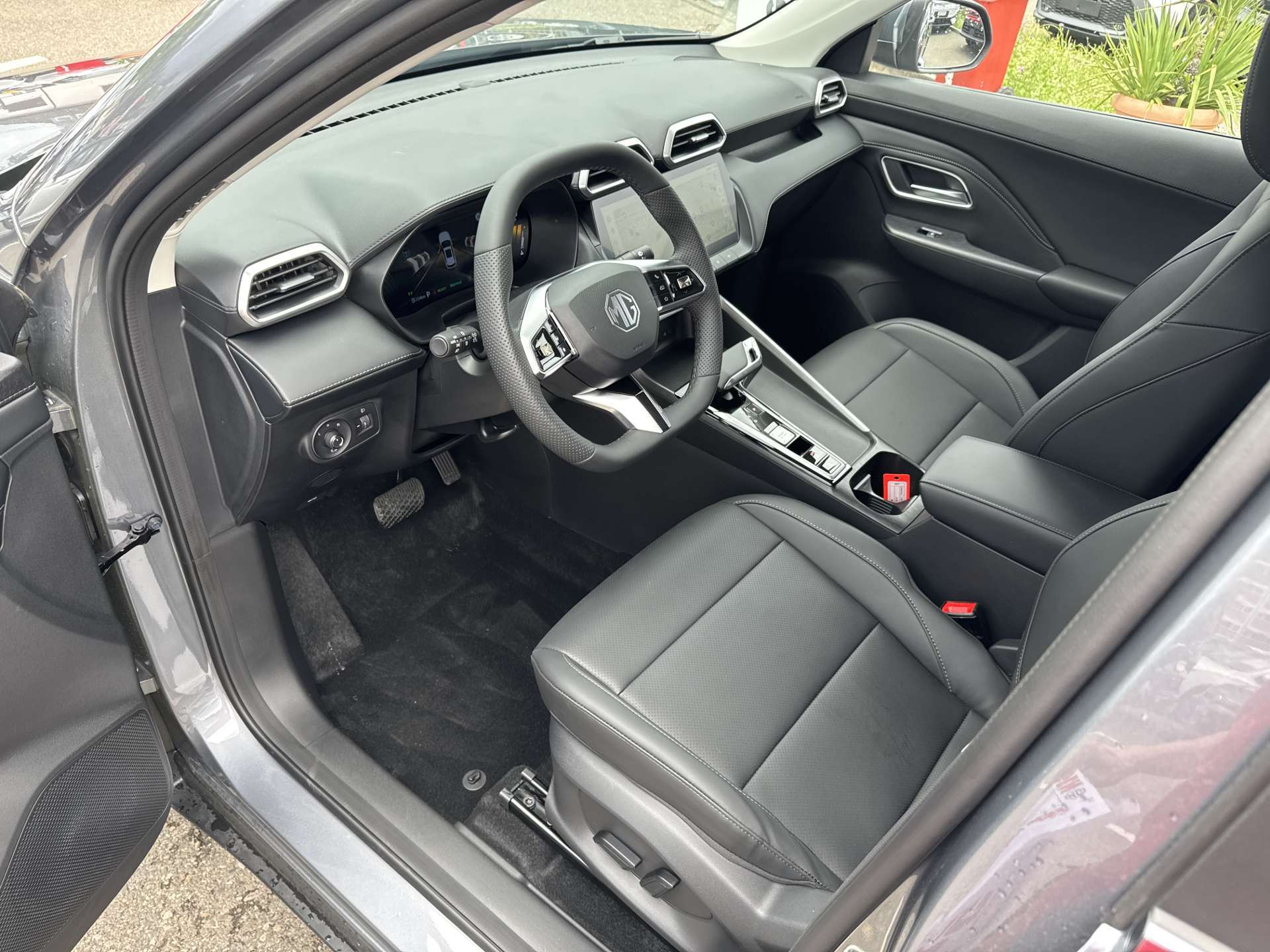 MG ZS 1.5 HEV Luxury Automat-image-5