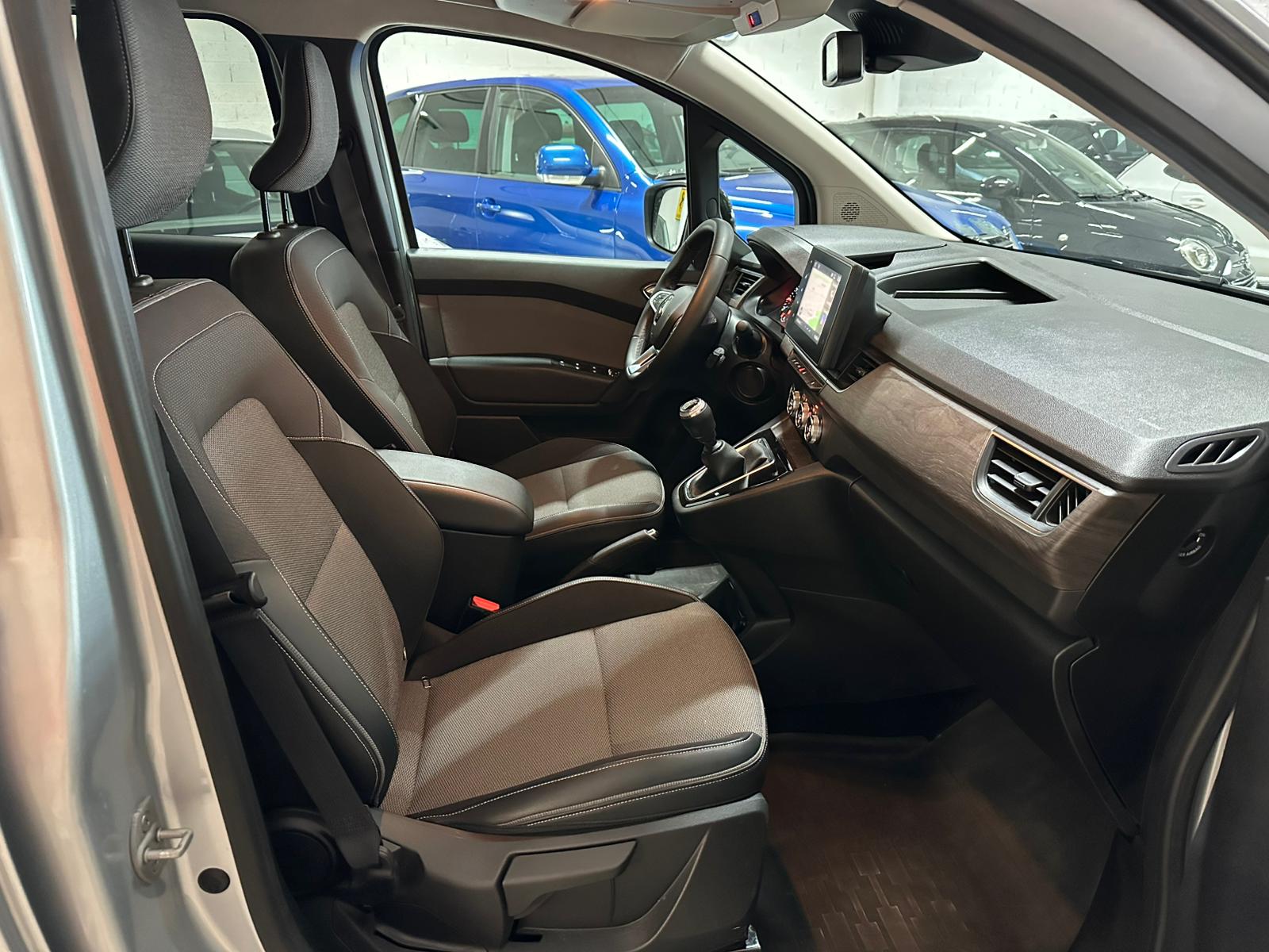 RENAULT Kangoo 1.3 TCe 130 PF Intens-image-9