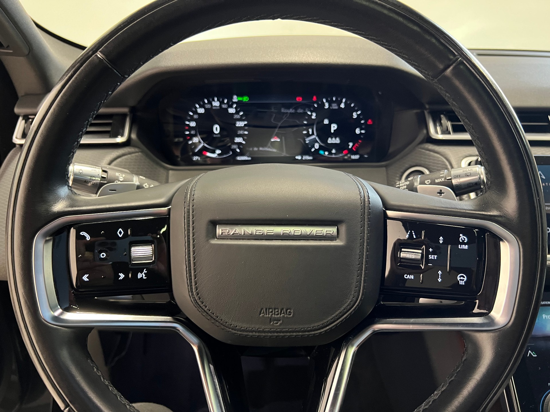 LAND ROVER Range Rover Velar 3.0 I6 R-Dynamic SE-showroom-element-3