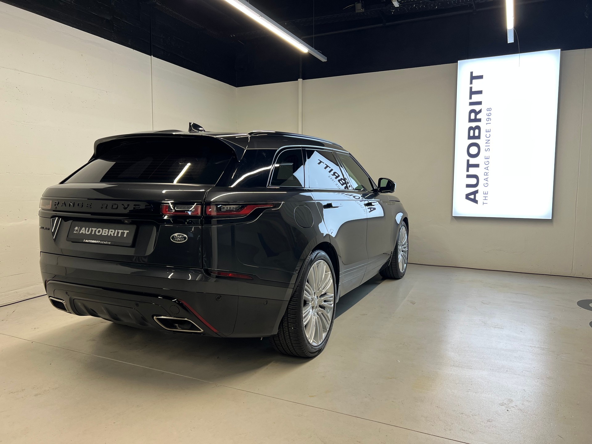 LAND ROVER Range Rover Velar 3.0 I6 R-Dynamic SE-image-1