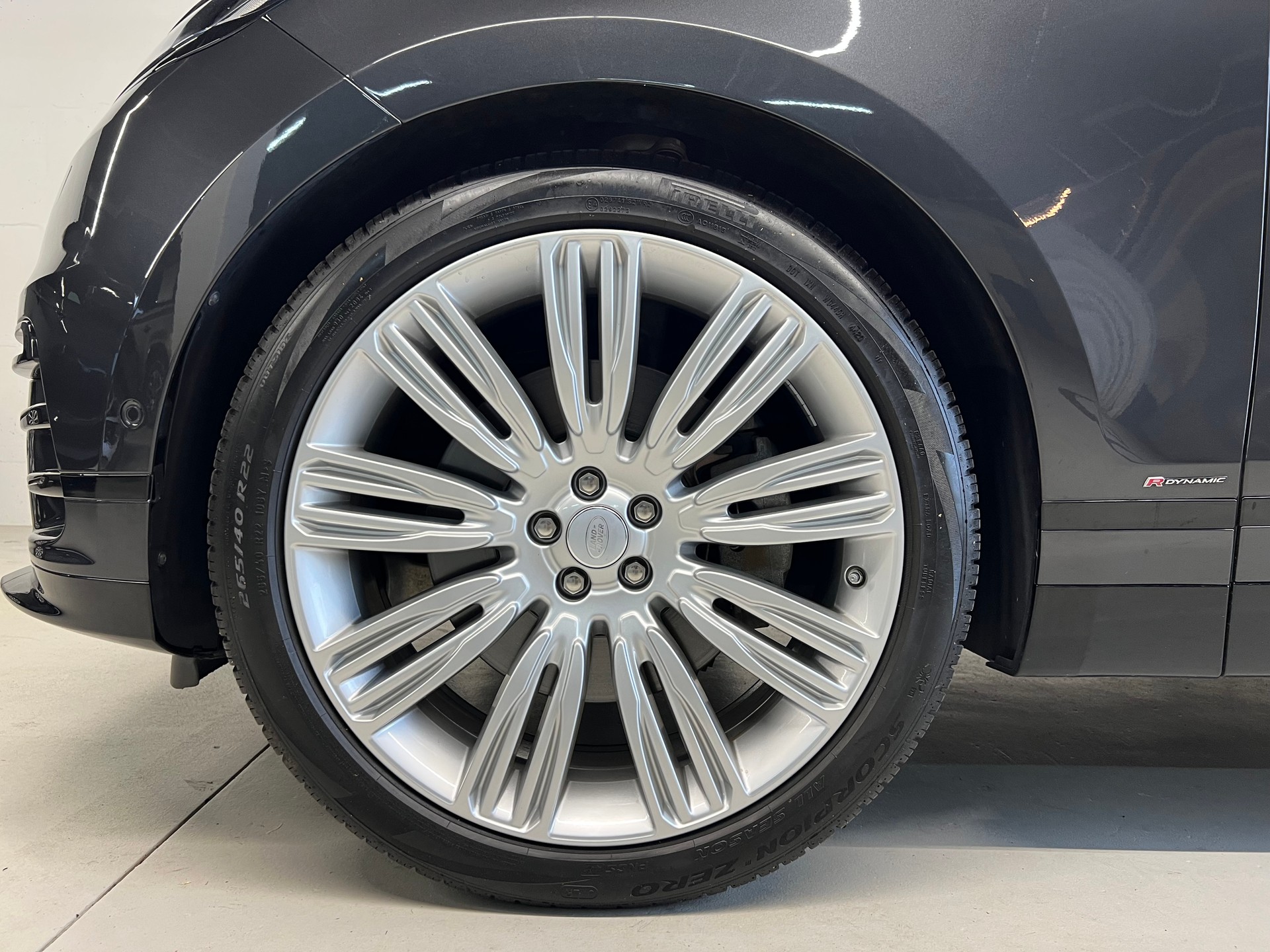 LAND ROVER Range Rover Velar 3.0 I6 R-Dynamic SE-image-10