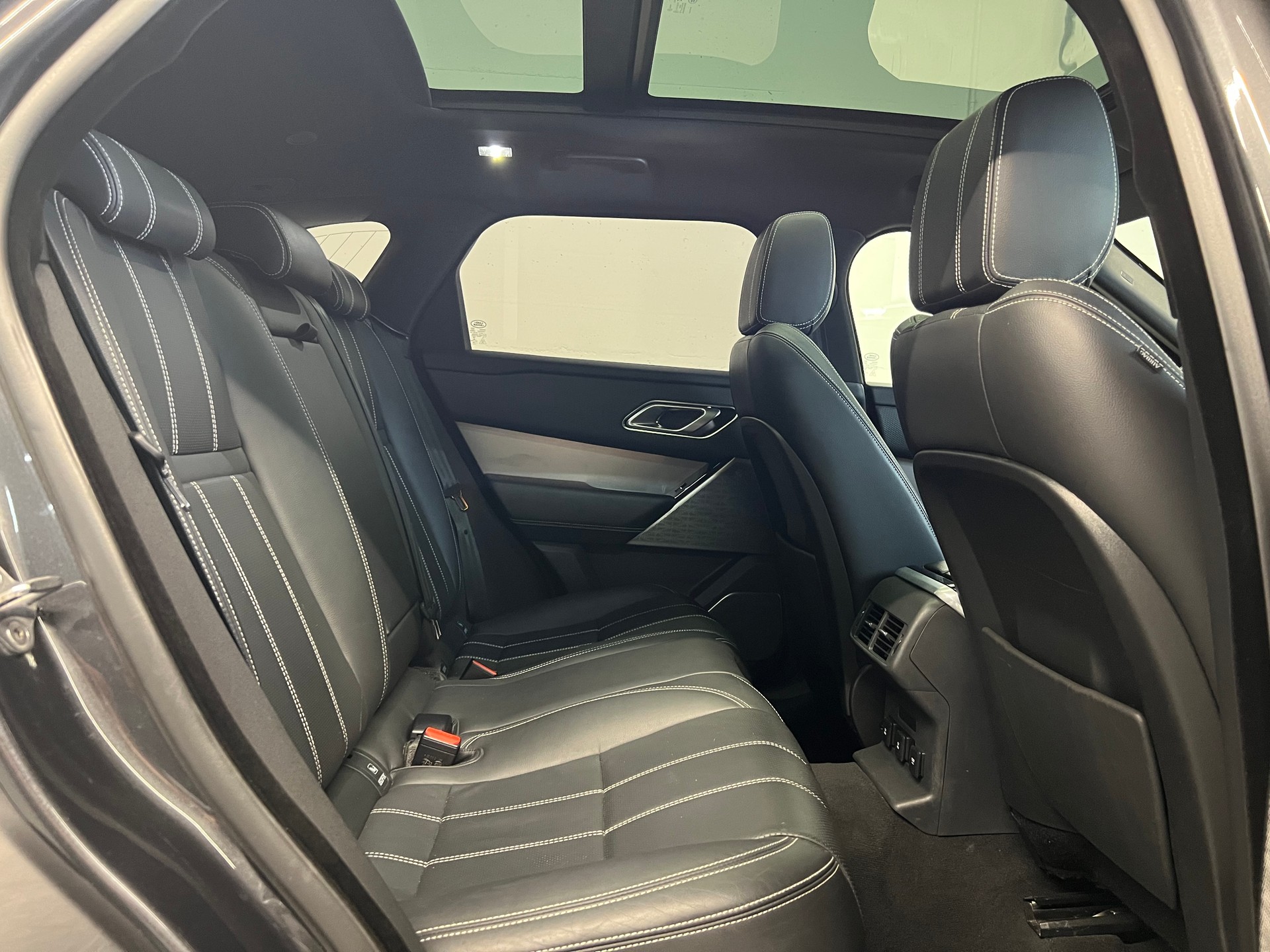 LAND ROVER Range Rover Velar 3.0 I6 R-Dynamic SE-image-6