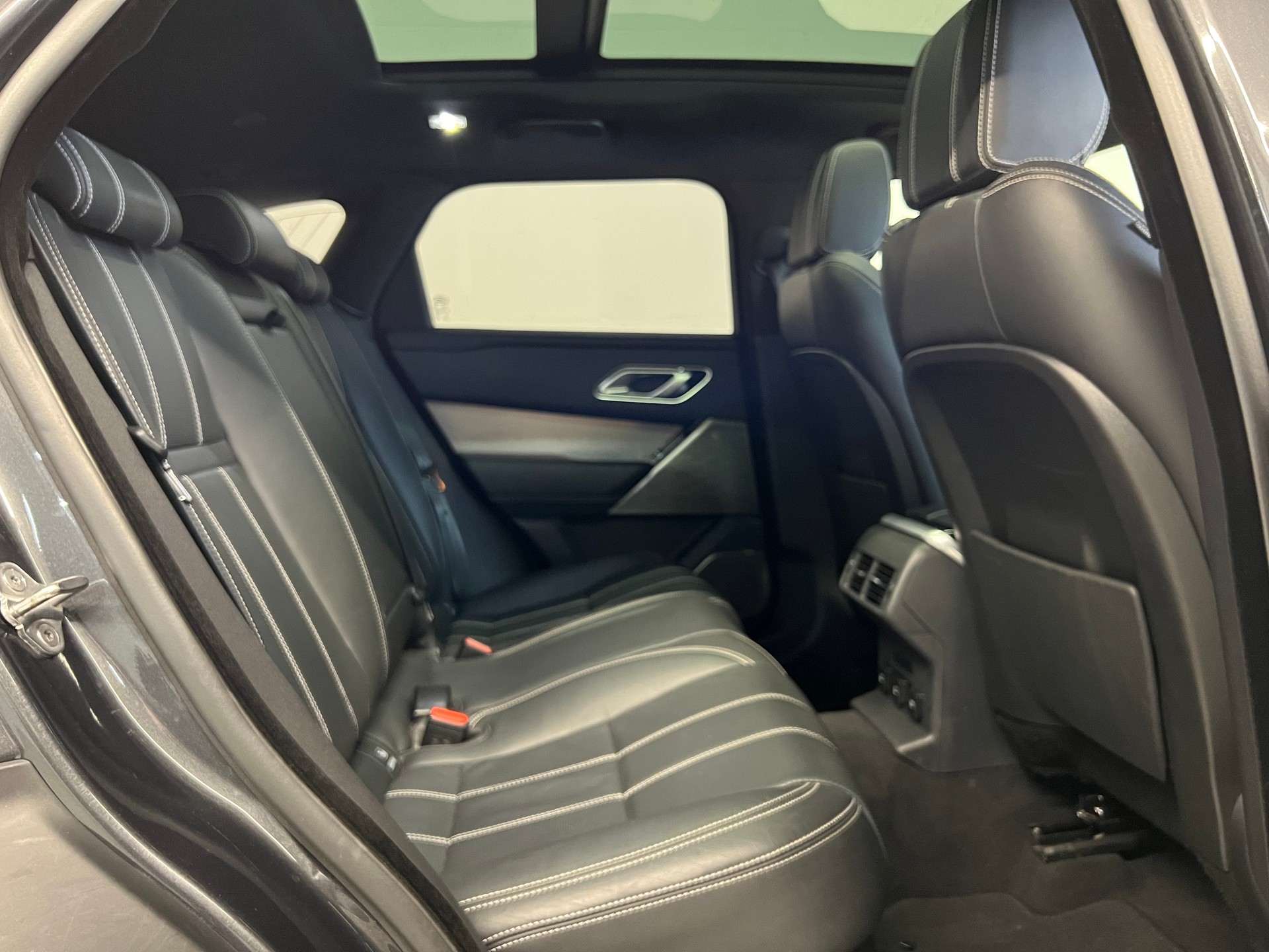 LAND ROVER Range Rover Velar 3.0 I6 R-Dynamic SE-image-6