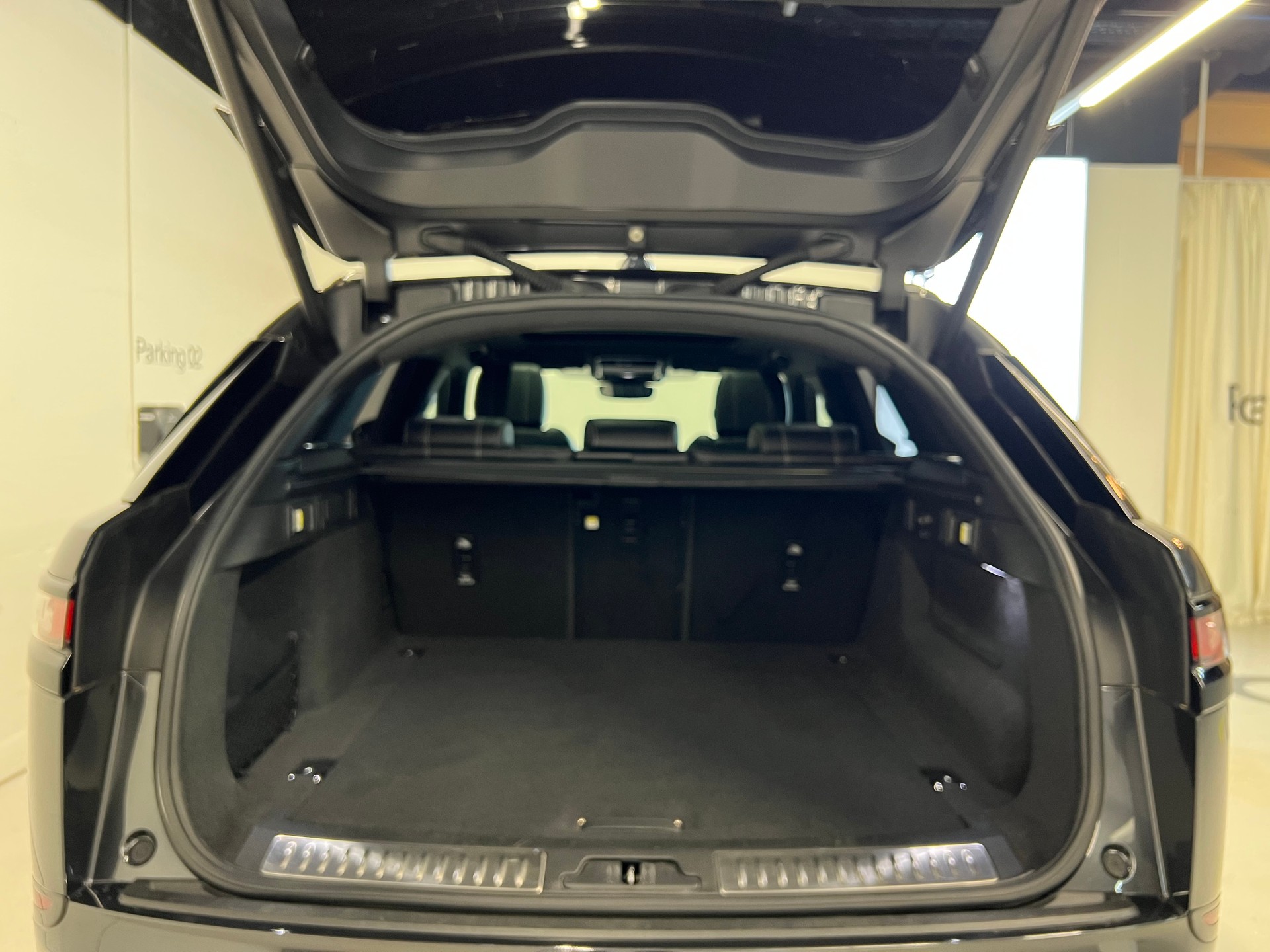 LAND ROVER Range Rover Velar 3.0 I6 R-Dynamic SE-image-11