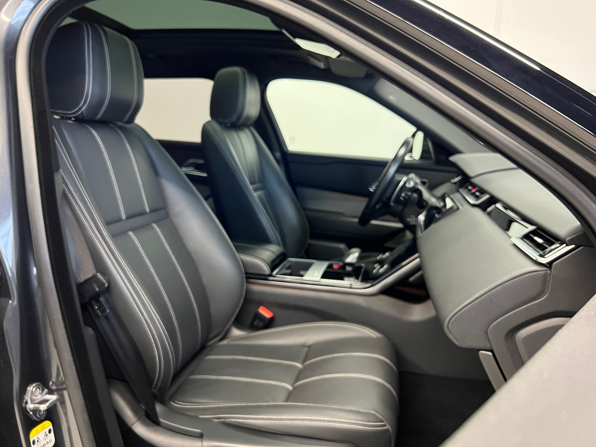 LAND ROVER Range Rover Velar 3.0 I6 R-Dynamic SE-image-5