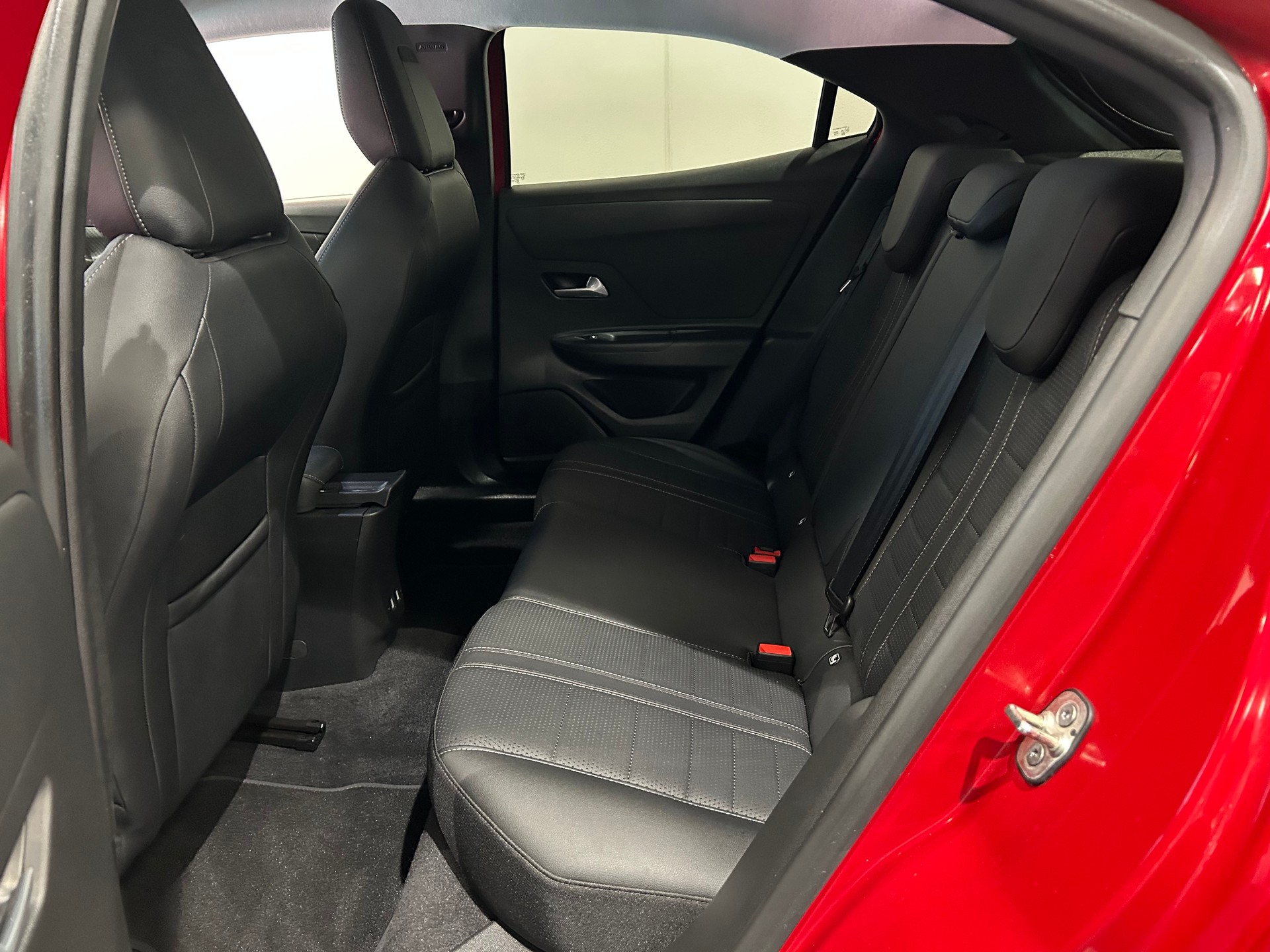 OPEL Mokka 1.2 Direct Injection Turbo Ultimate Aut.-image-13