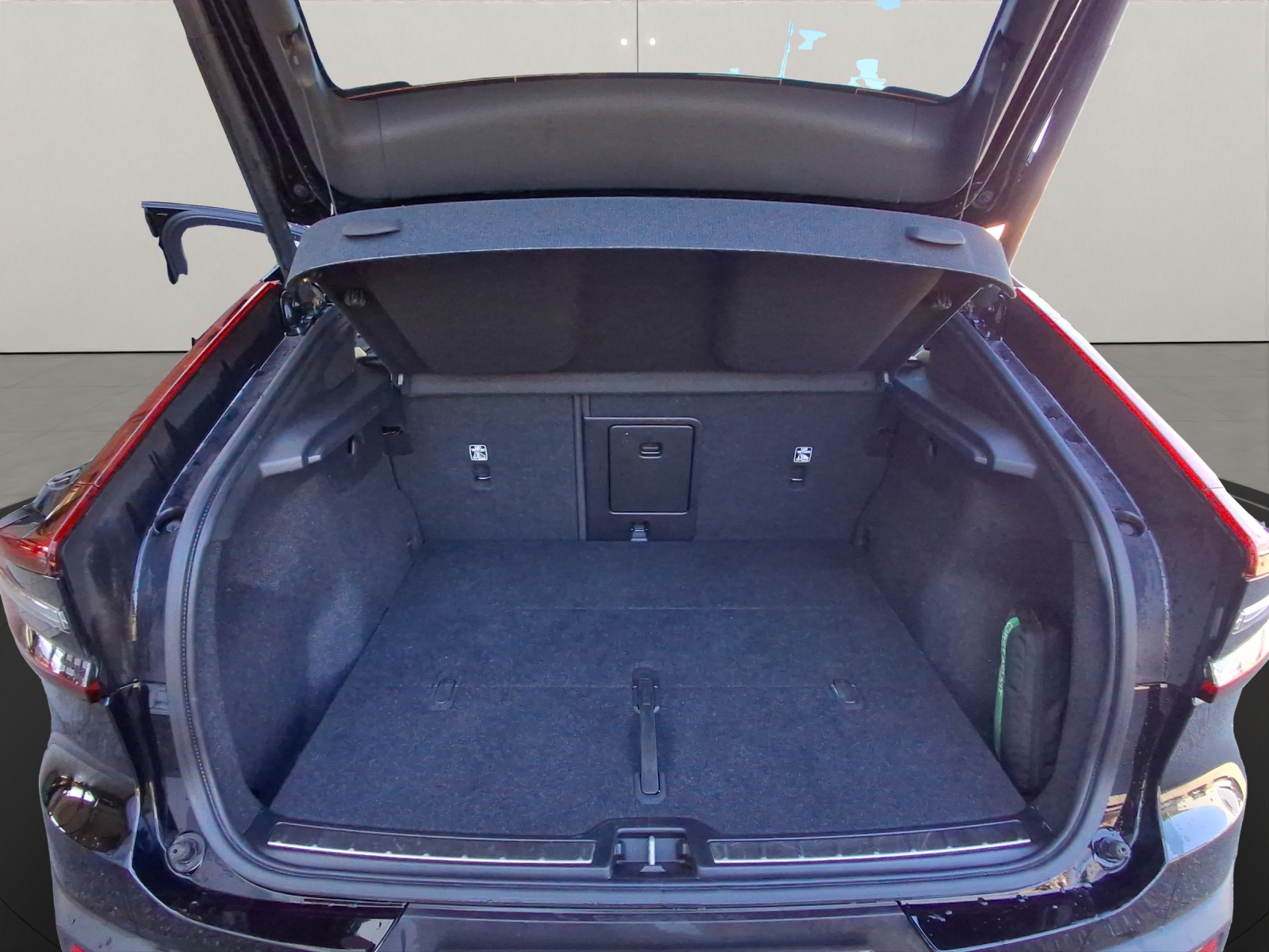 VOLVO C40 P6 Recharge Plus-image-13