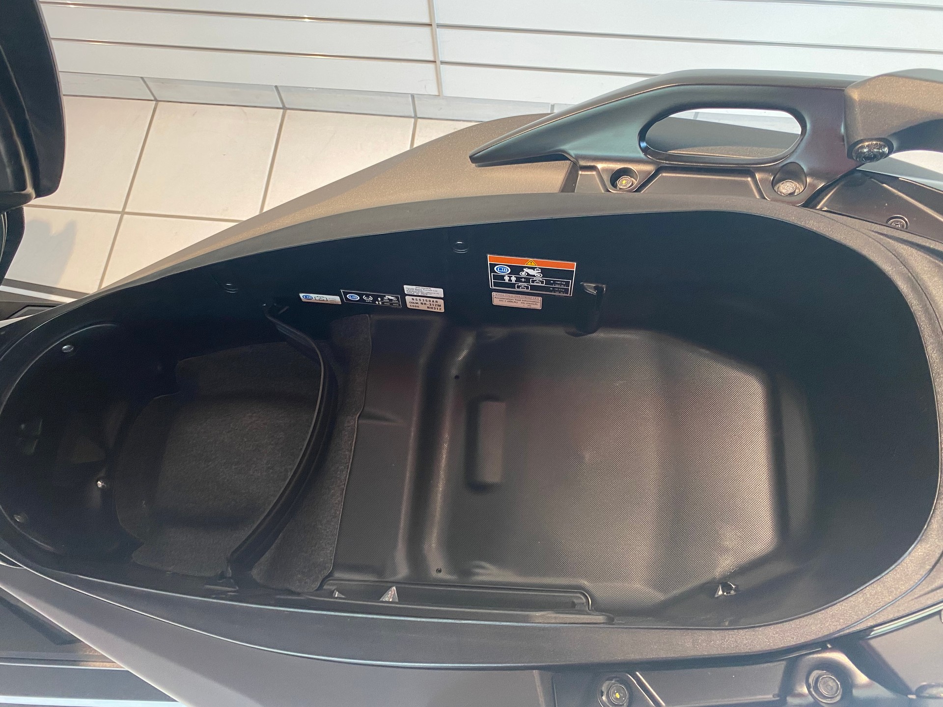 HONDA NSS 350 Smart Top Box-showroom-element-3