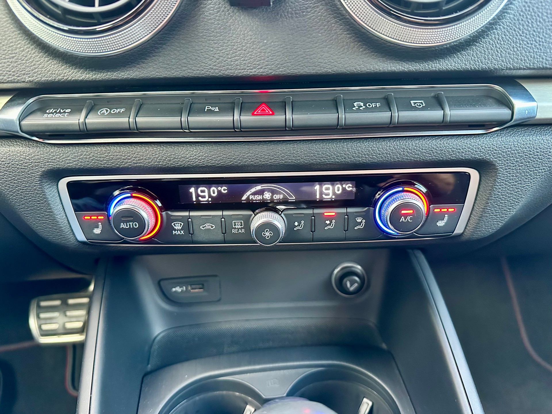 AUDI S3 Limousine 2.0 TFSI quattro S-tronic-image-17