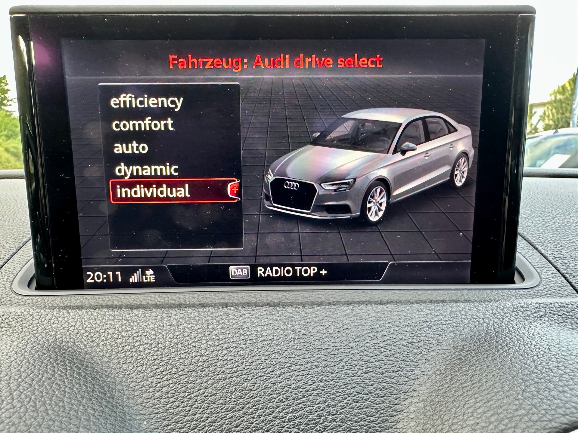 AUDI S3 Limousine 2.0 TFSI quattro S-tronic-image-21