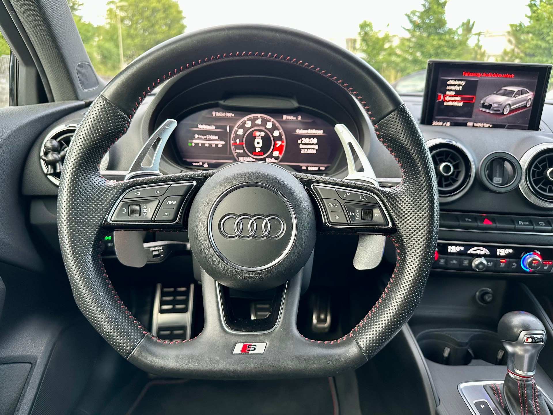 AUDI S3 Limousine 2.0 TFSI quattro S-tronic-image-14