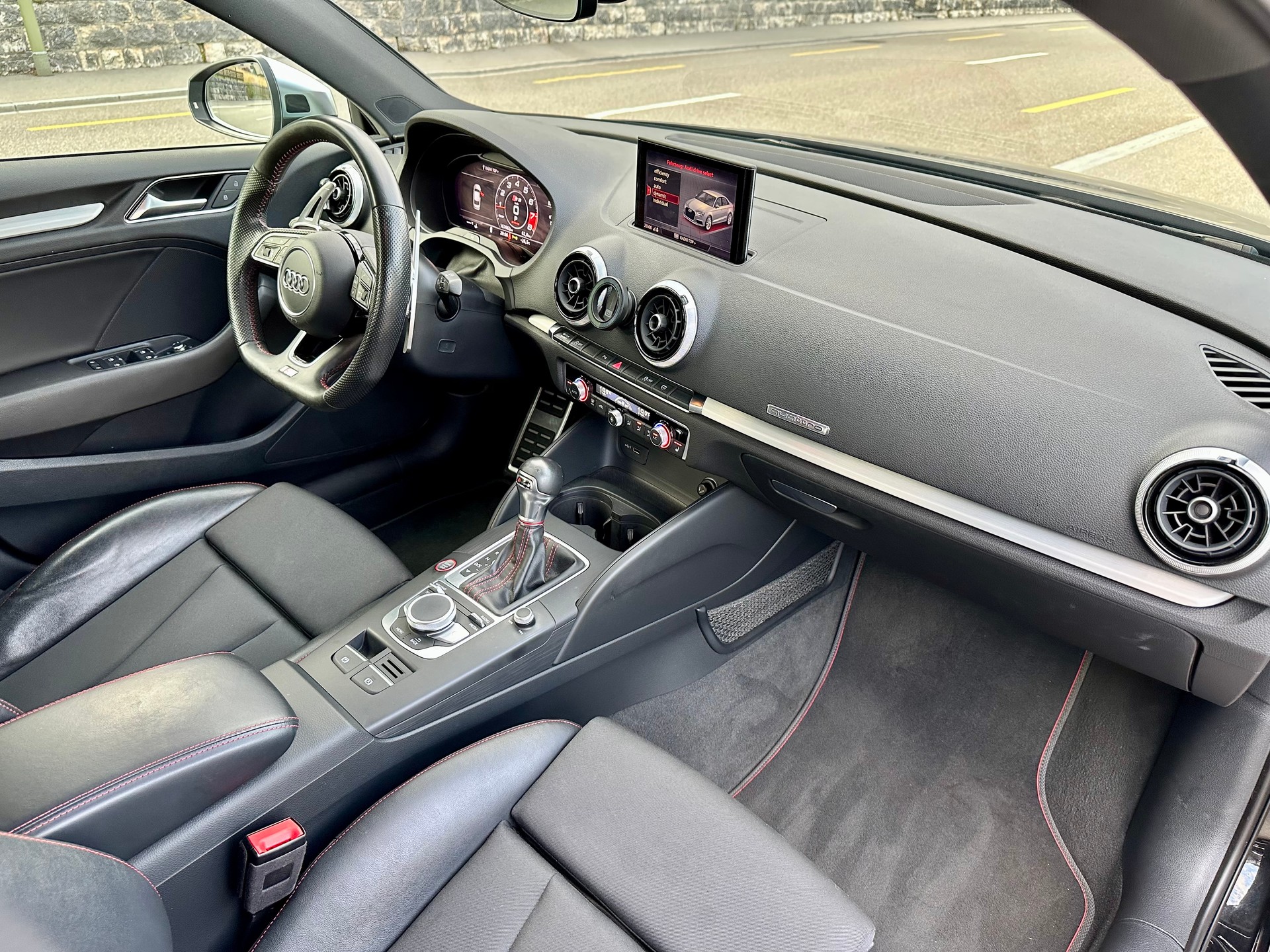 AUDI S3 Limousine 2.0 TFSI quattro S-tronic-image-10
