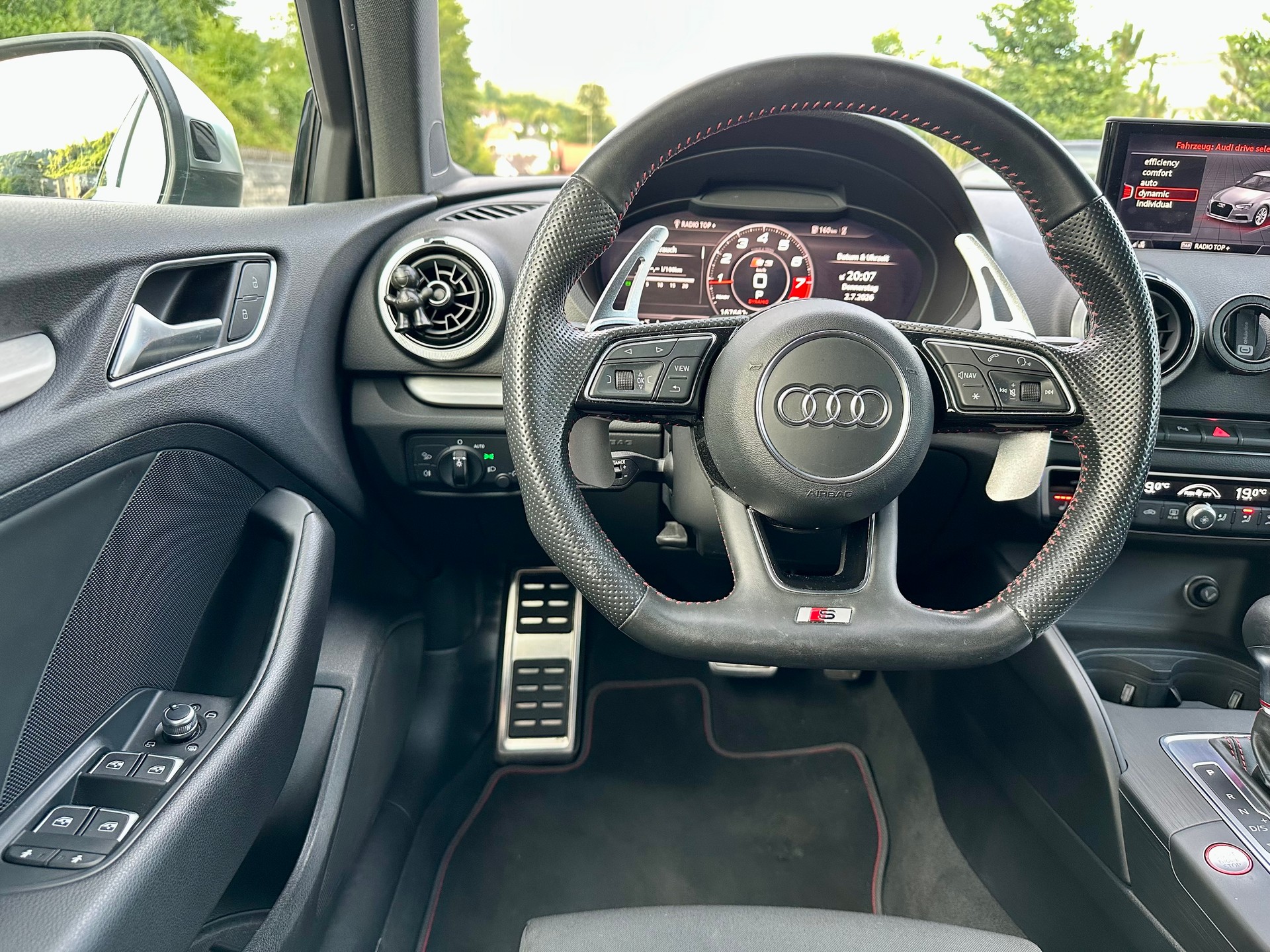 AUDI S3 Limousine 2.0 TFSI quattro S-tronic-image-12