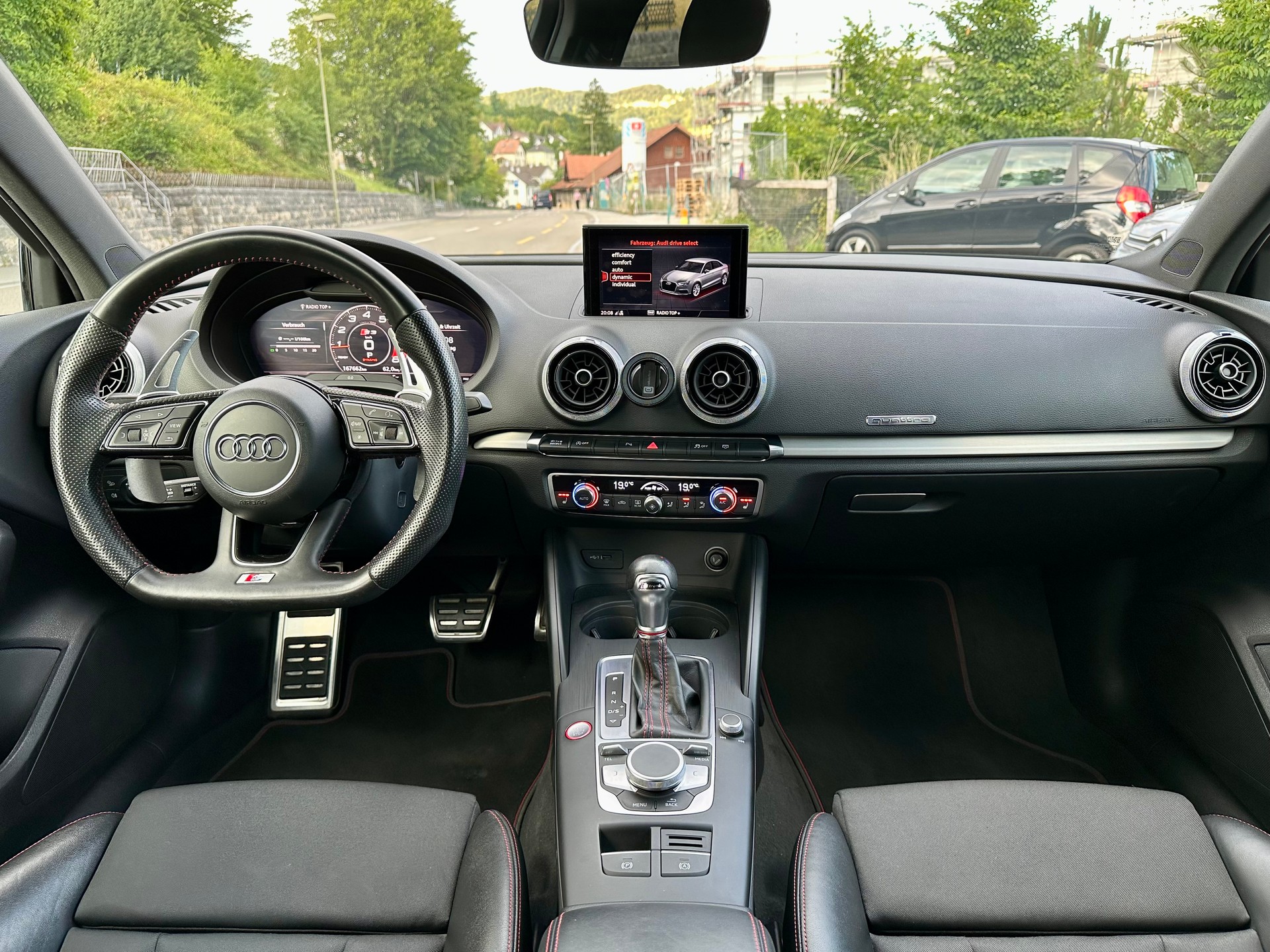 AUDI S3 Limousine 2.0 TFSI quattro S-tronic-image-13
